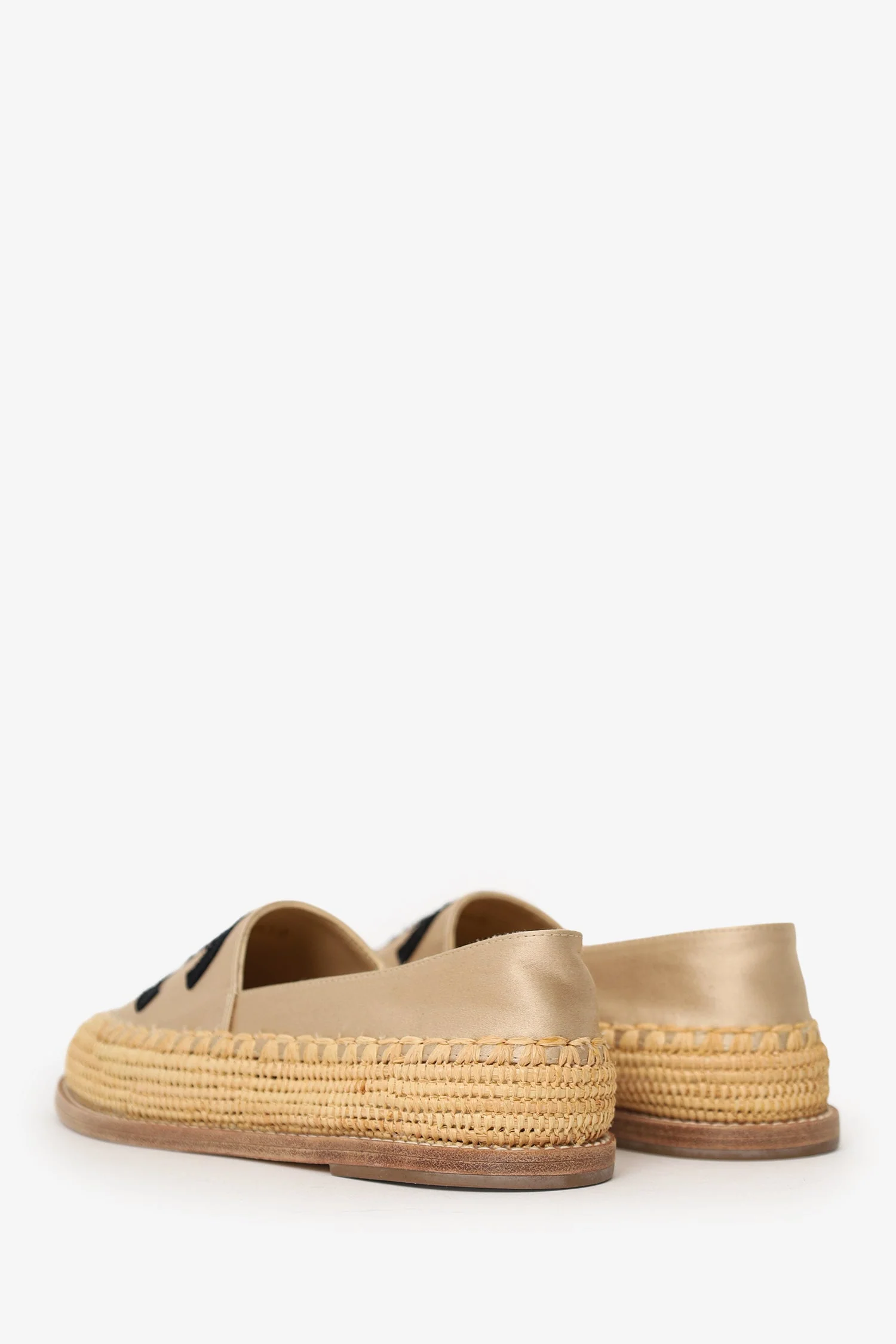 Pre-Loved Chanel™ Beige/Black Satin/Woven Raffia CC Espadrille Flats Size 36 - Image 4