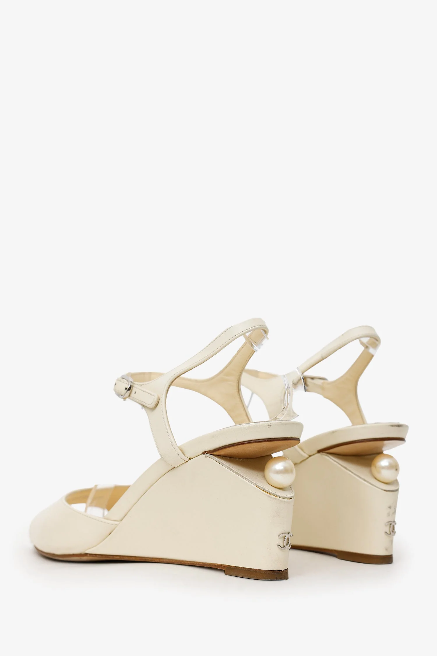 Pre-Loved Chanel™ Beige Lambskin Pearl CC Wedge Sandals Size 37 - Image 4