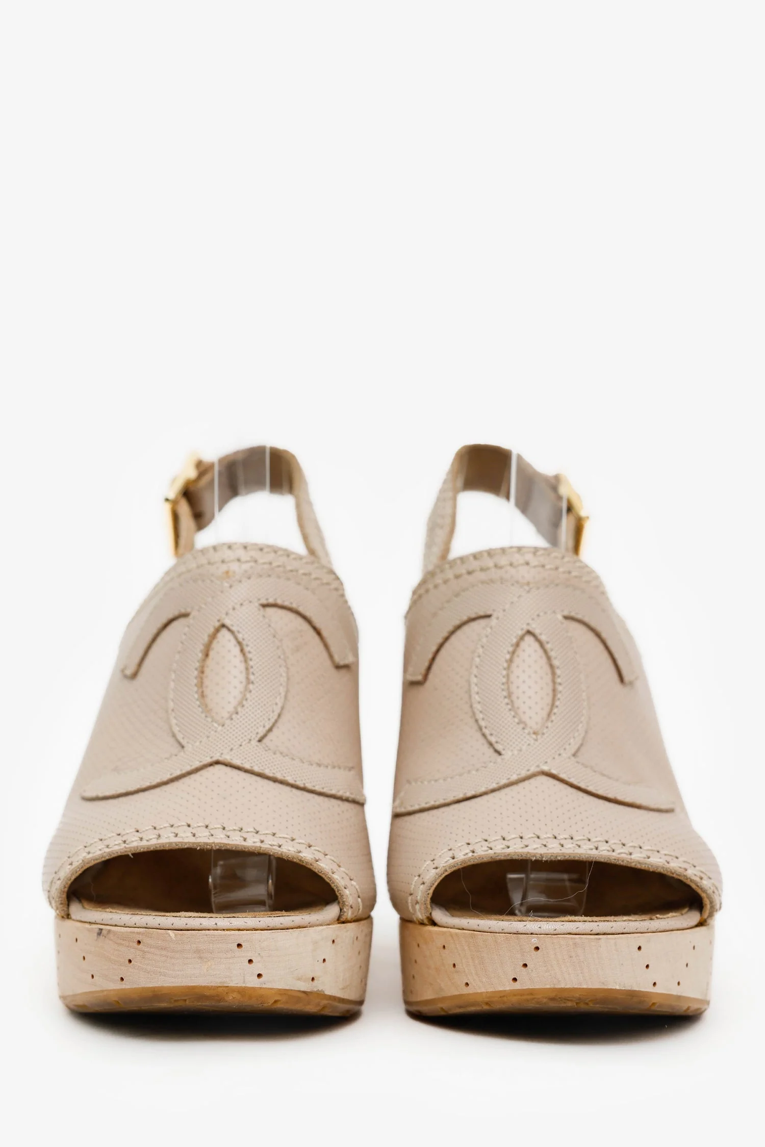 Pre-Loved Chanel™ Beige Leather CC Heeled Clogs Size 36 - Image 3