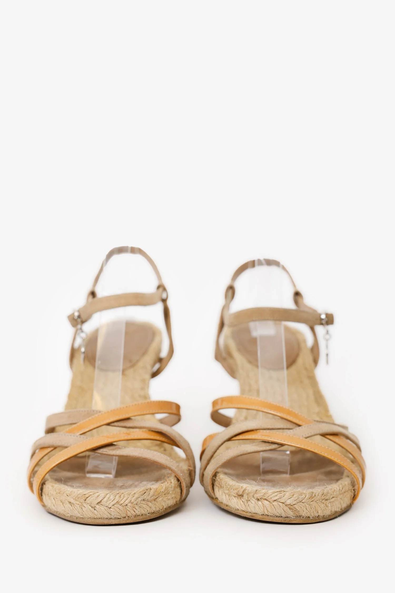 Pre-Loved Chanel™ Beige Suede/Patent Espadrille CC Charm Heeled Sandals Size 39 - Image 3