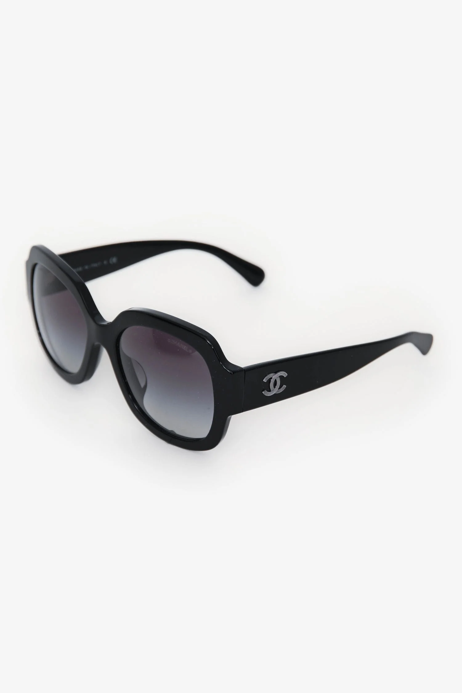 Chanel™ Black Acetate Interlocking CC Logo Oversized Sunglasses (Pre-Loved) - Image 2