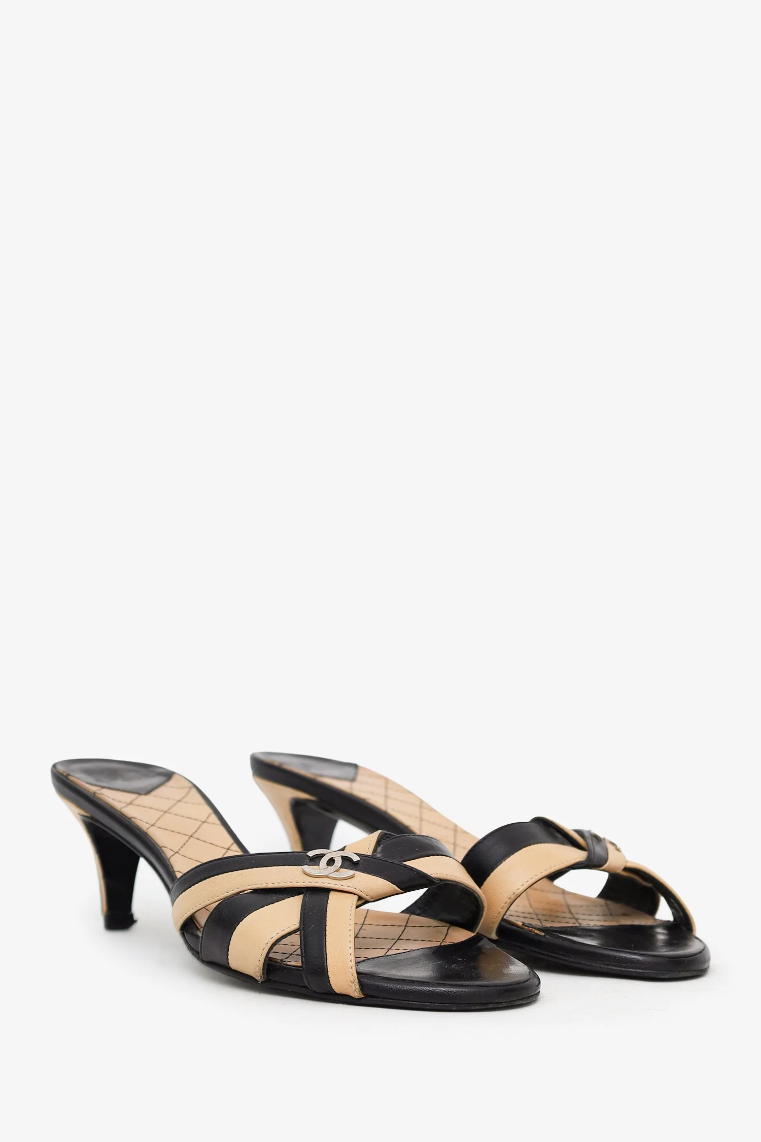 Pre-Loved Chanel™ Black/Beige Leather Open Toe CC Kitten Heel Sandals Size 40 - Image 2