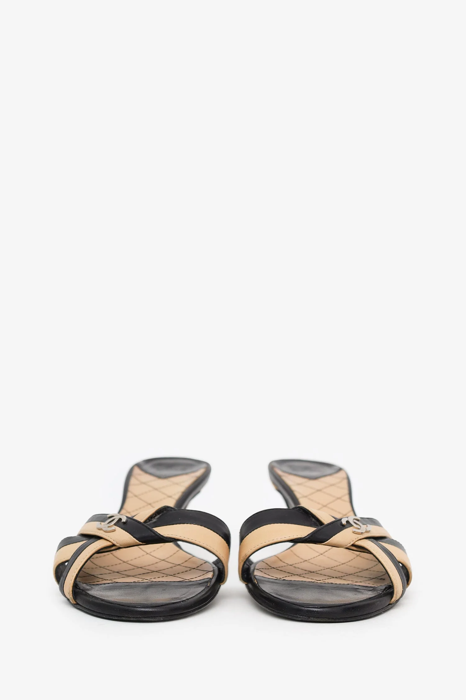 Pre-Loved Chanel™ Black/Beige Leather Open Toe CC Kitten Heel Sandals Size 40 - Image 3
