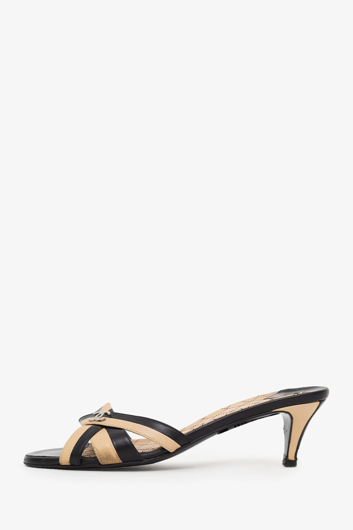 Pre-Loved Chanel™ Black/Beige Leather Open Toe CC Kitten Heel Sandals Size 40 - Image 4