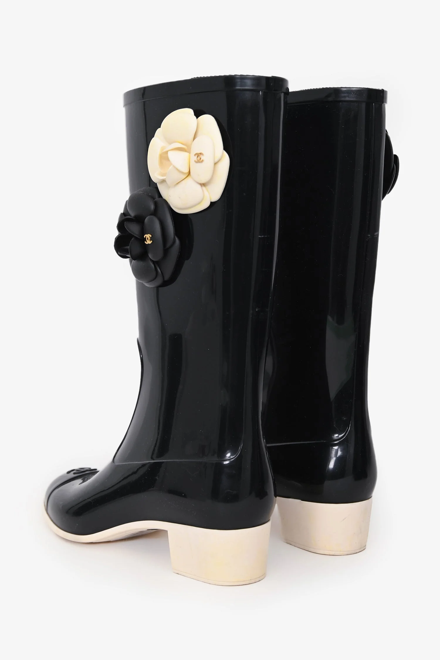 Pre-Loved Chanel™ Black Camellia Flower Embellished Rain Boots Size 36 - Image 4