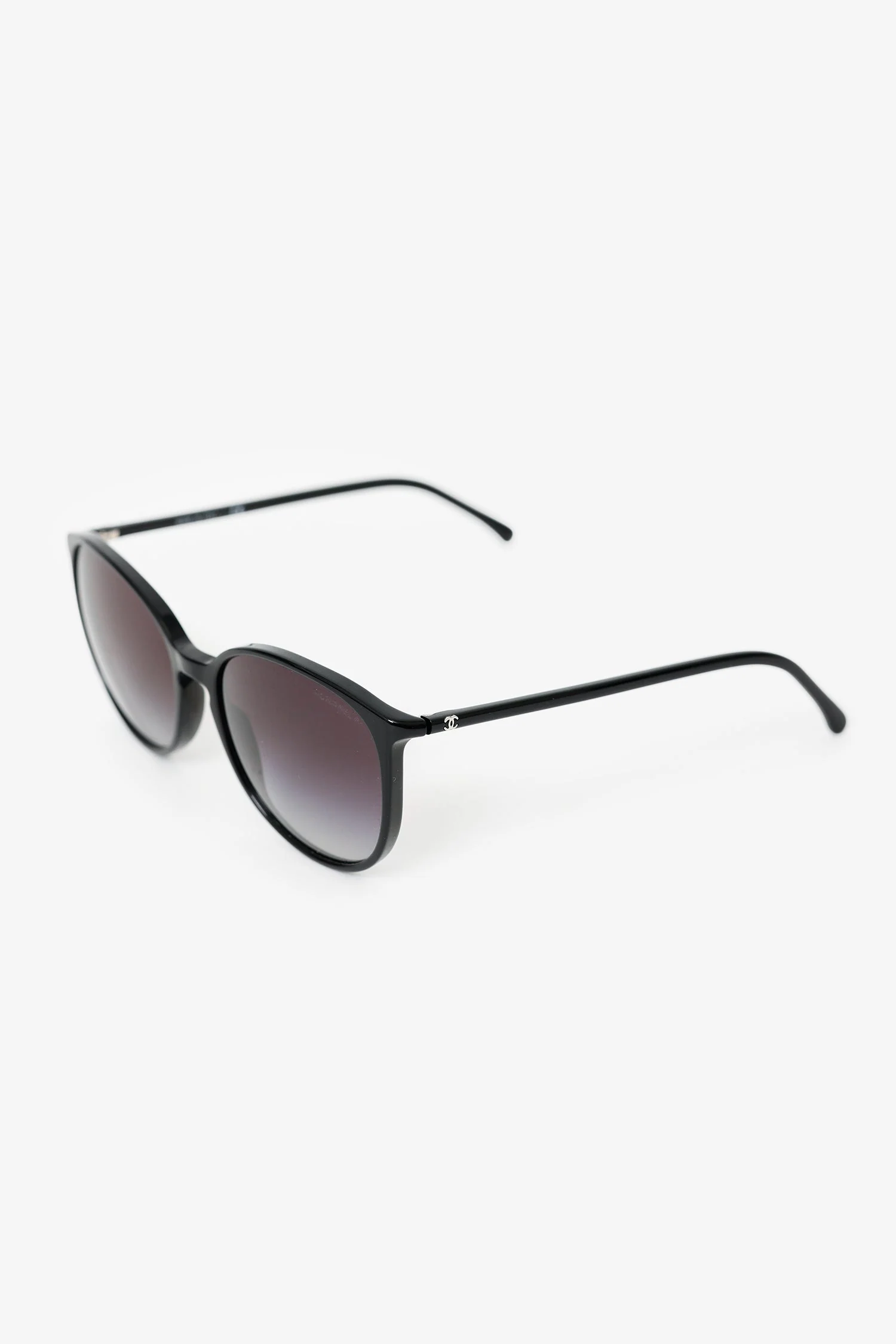 Pre-Loved Chanel™ Black Frame Interlocking CC Logo Round Sunglasses - Image 2