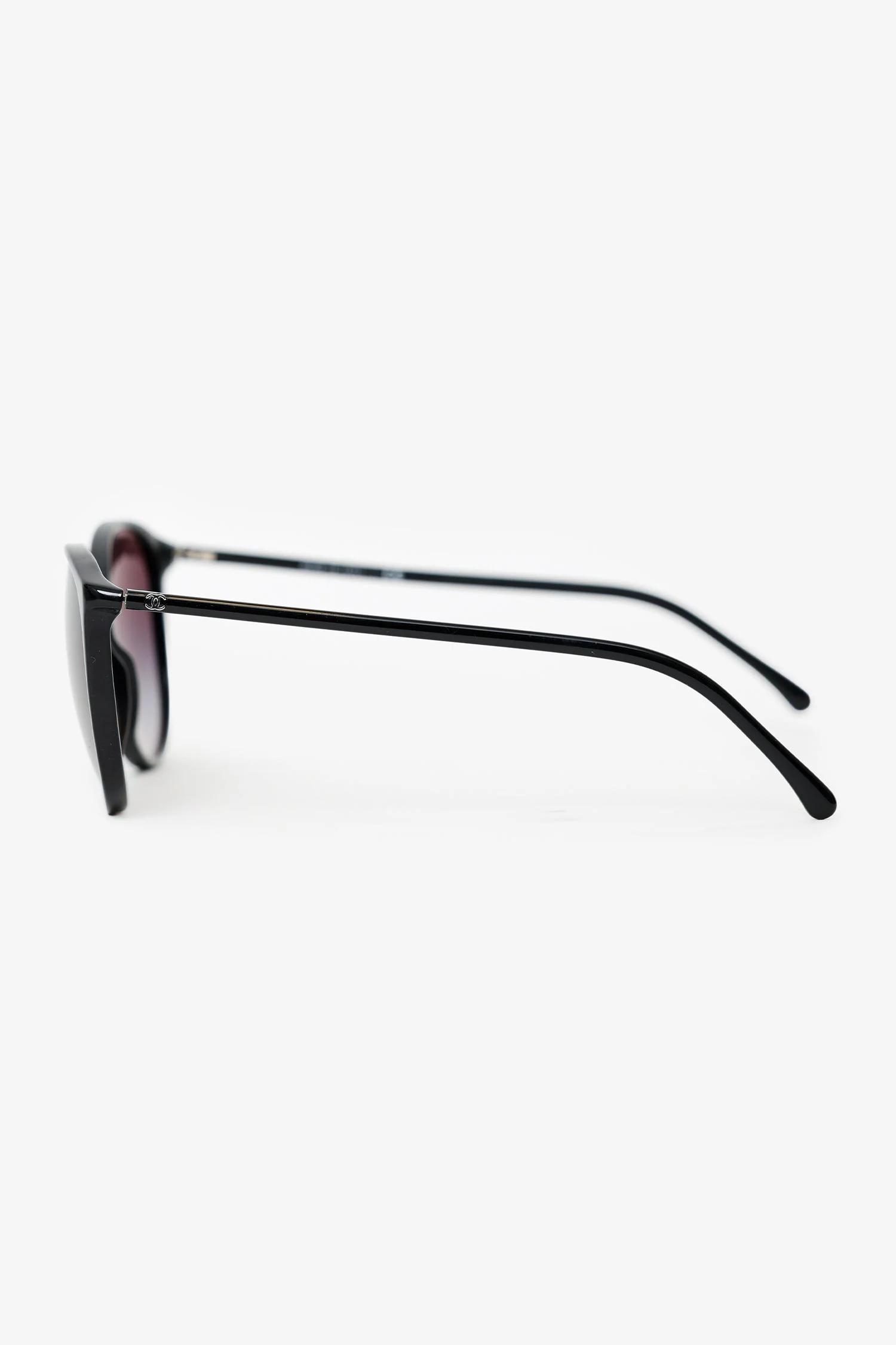Pre-Loved Chanel™ Black Frame Interlocking CC Logo Round Sunglasses - Image 3