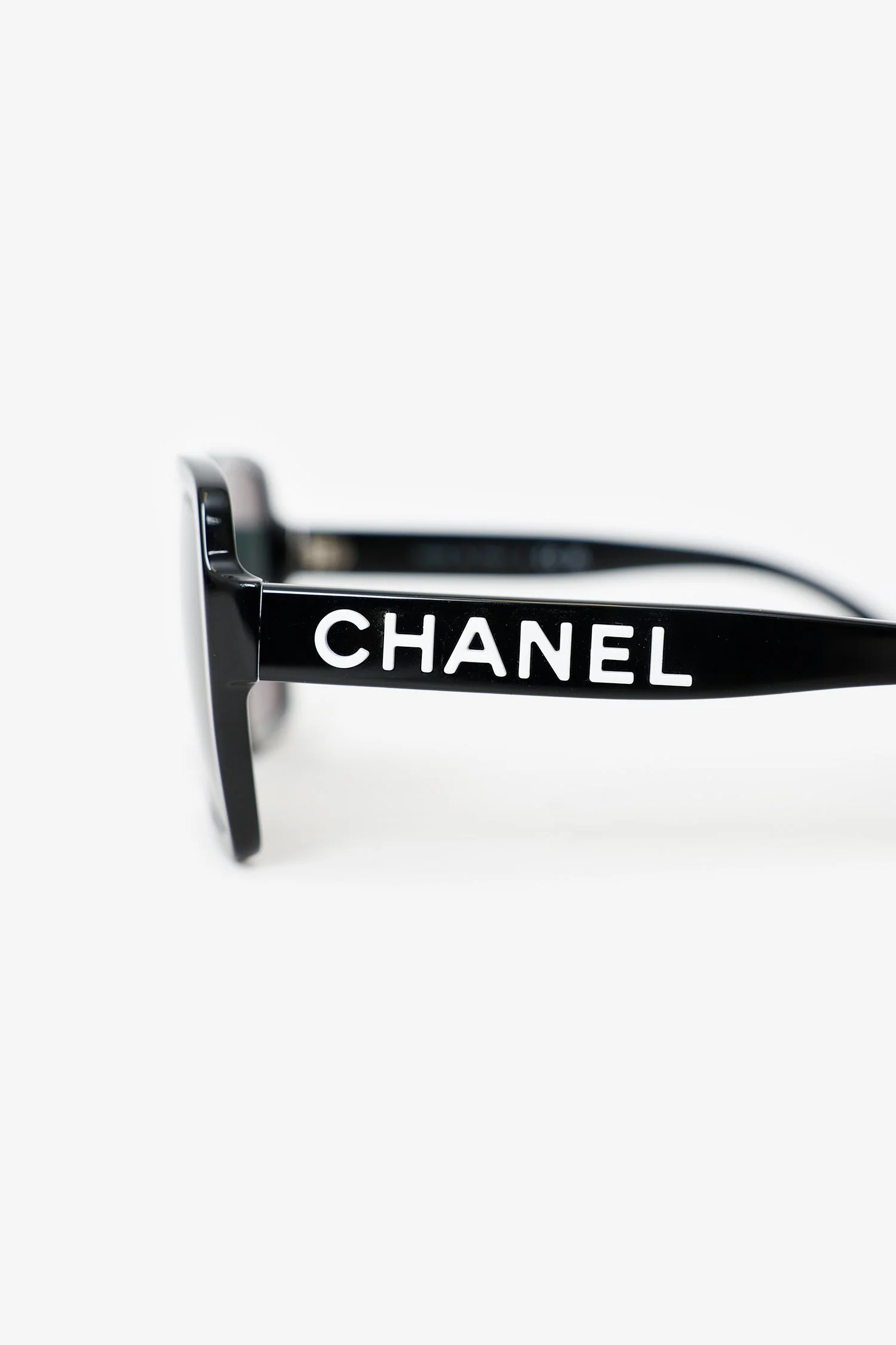 Pre-Loved Chanel™ Black Frame Logo Polarized Square Sunglasses - Image 4