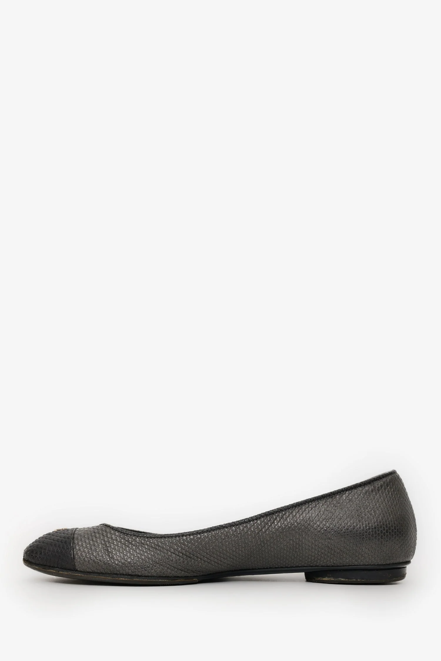 Pre-Loved Chanel™ Black/Grey Embossed Leather CC Ballet Flats Size 37 - Image 5