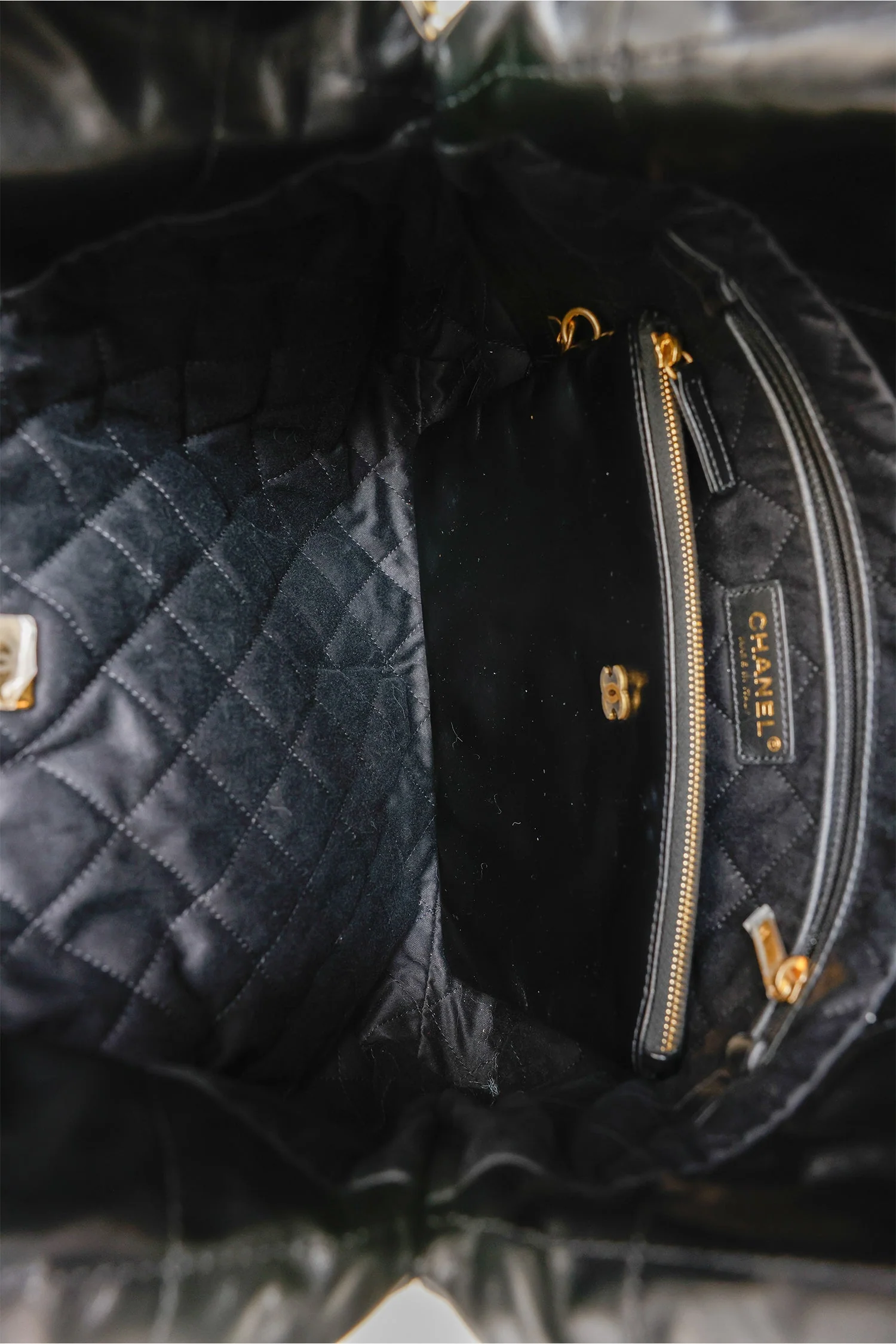 Pre-Loved Chanel Black Lambskin 22 Small Hobo Bag With Pouch - Image 7