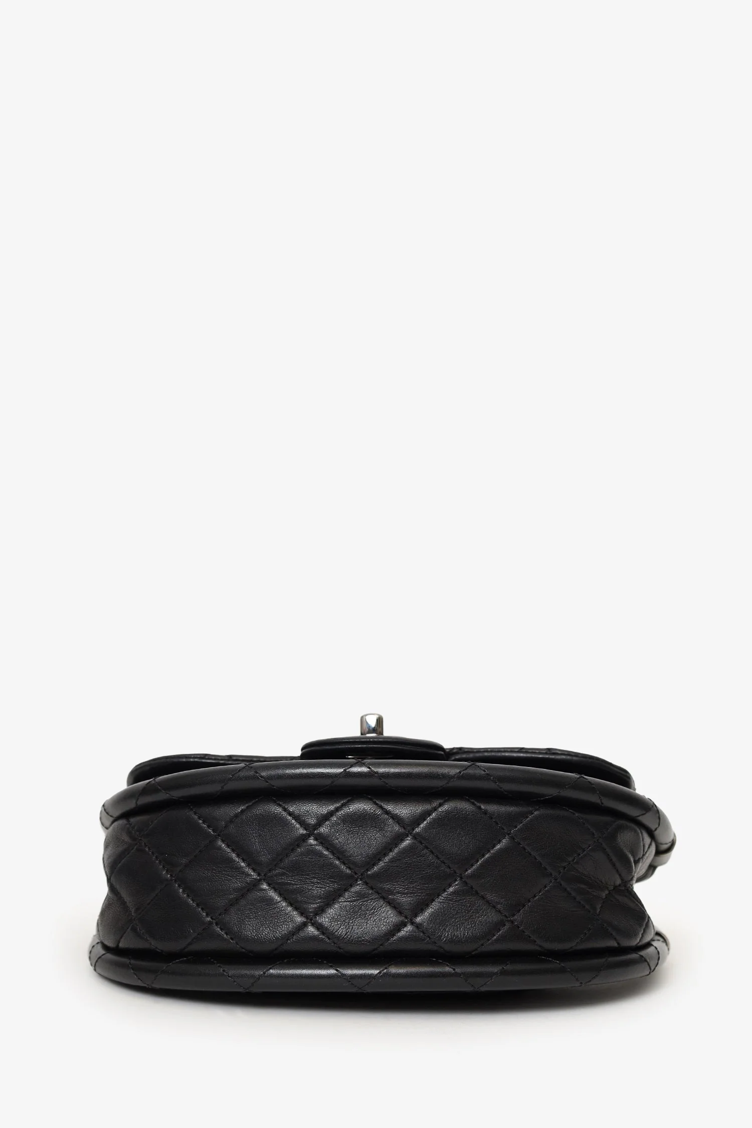 Pre-Loved Chanel™ Black Lambskin Hula Hoop 20 Handbag - Image 5