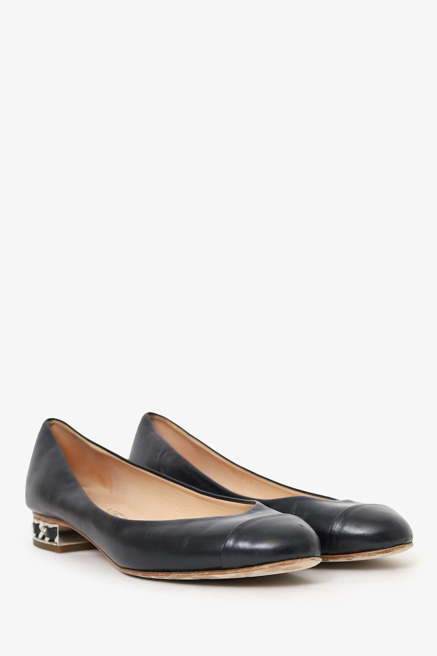 Pre-Loved Chanel™ Black Lambskin Leather Cap-Toe Chain Flats Size 36.5 - Image 2