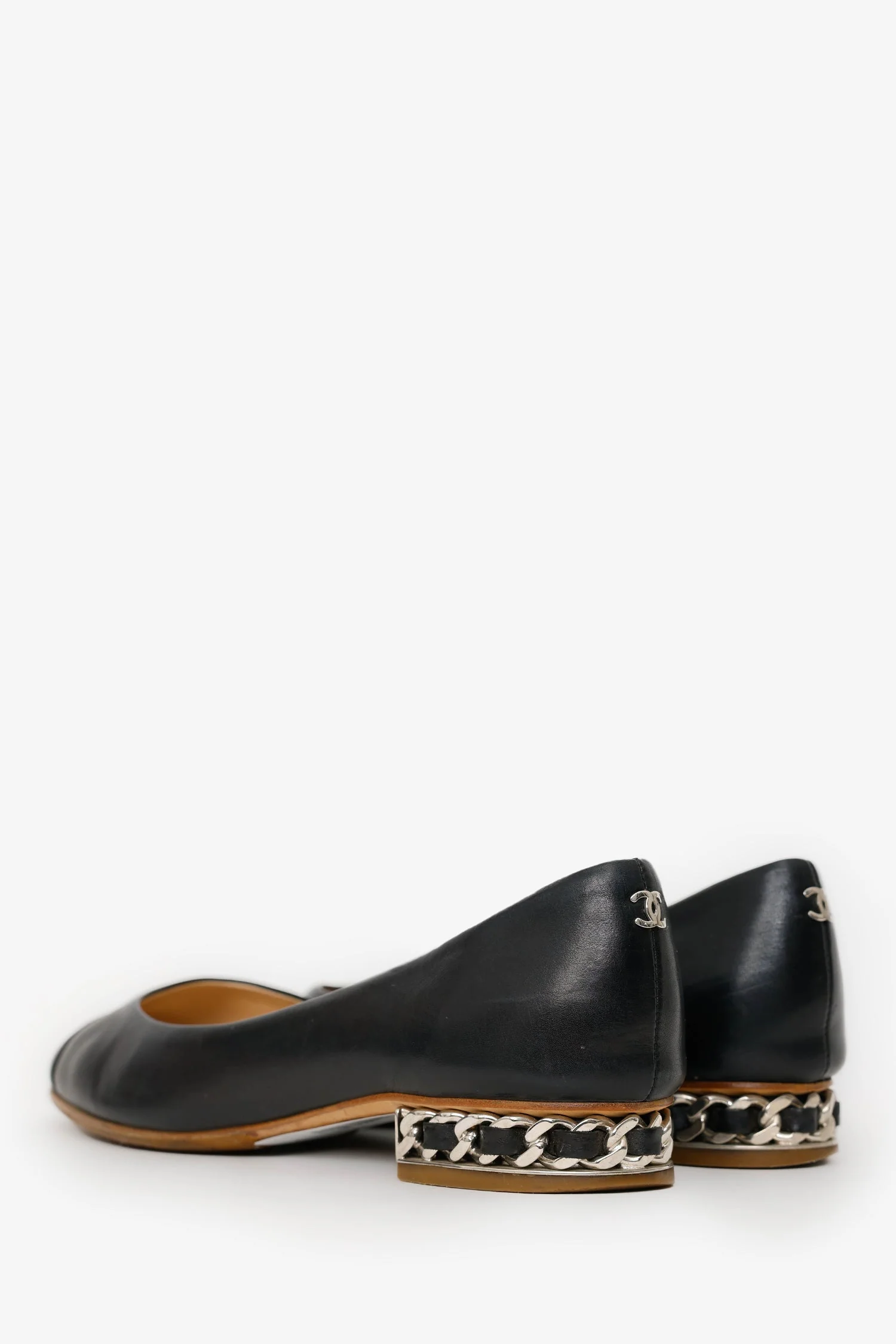 Pre-Loved Chanel™ Black Lambskin Leather Cap-Toe Chain Flats Size 37.5 - Image 4