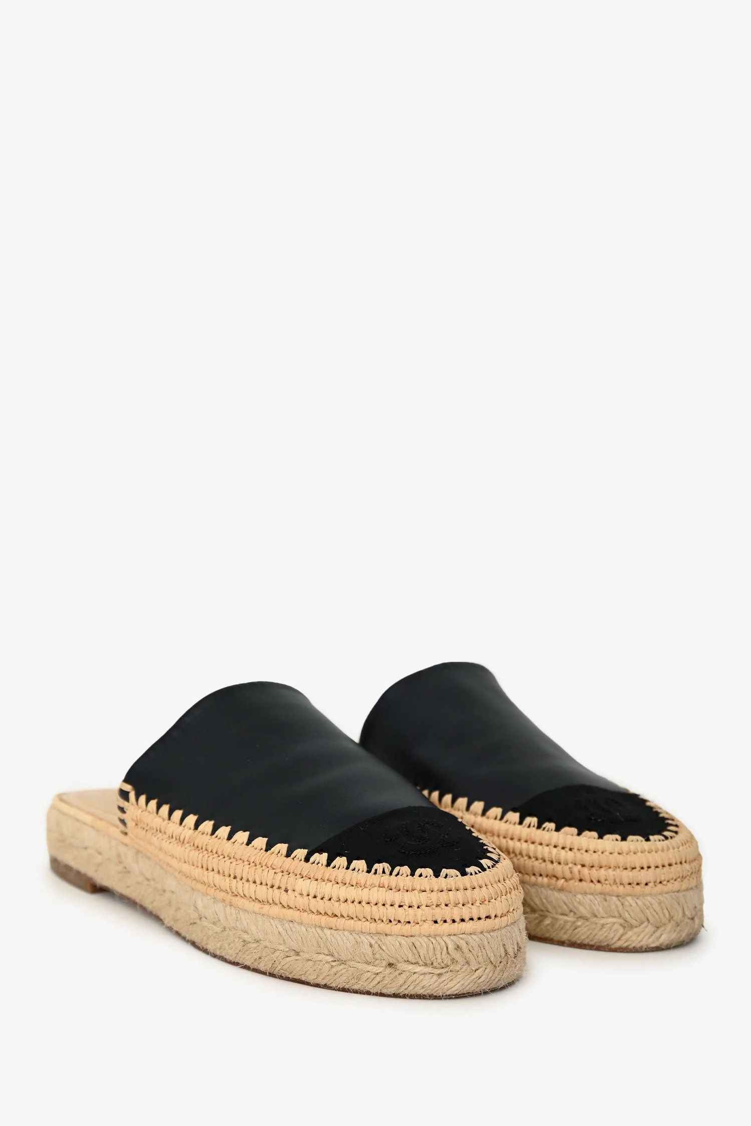 Pre-Loved Chanel™ Black Lambskin Leather CC Logo Cap-Toe Espadrilles Mule Size 38 - Image 2