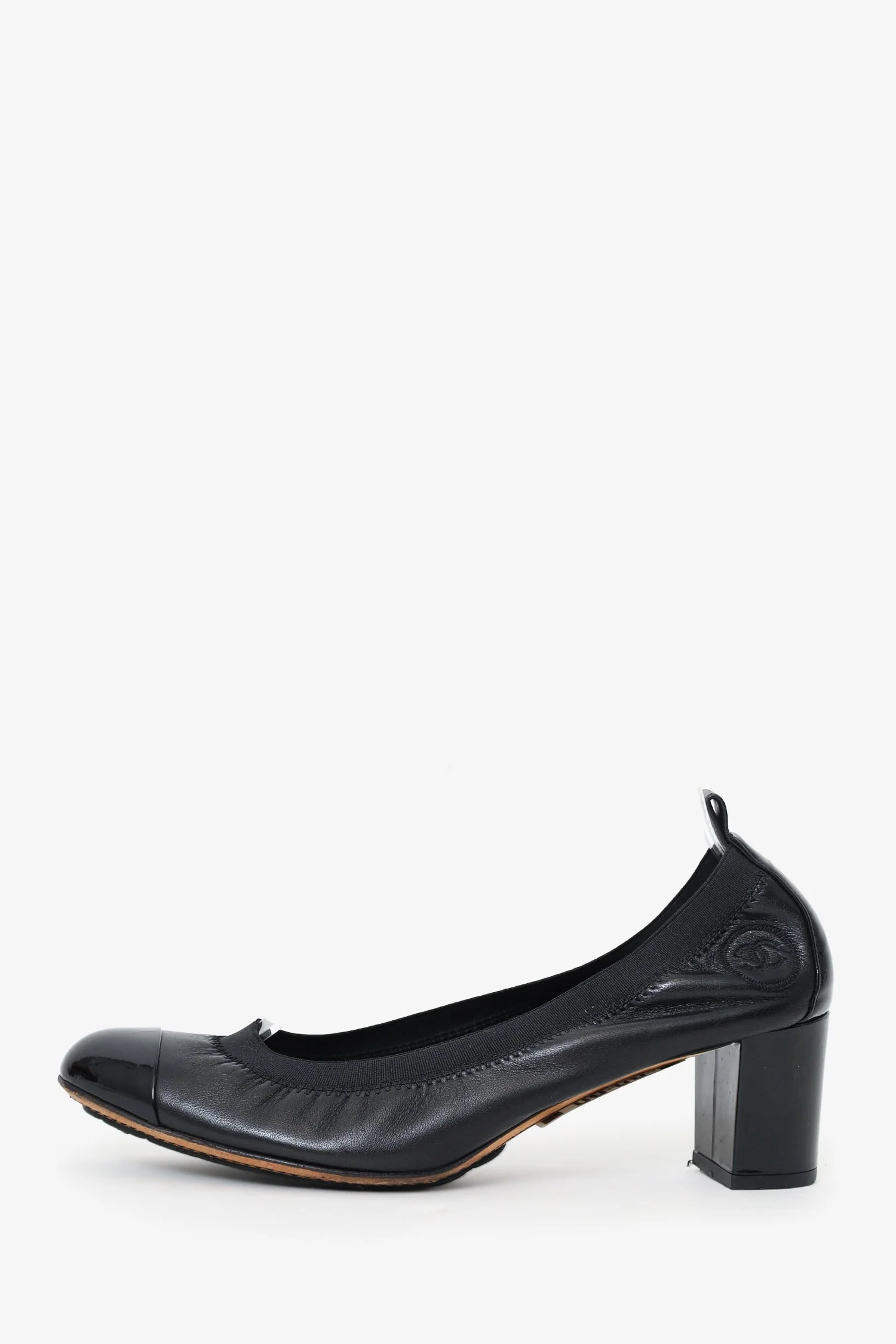 Pre-Loved Chanel™ Black Lambskin/Patent Cap Toe Pumps Size 41 - Image 4