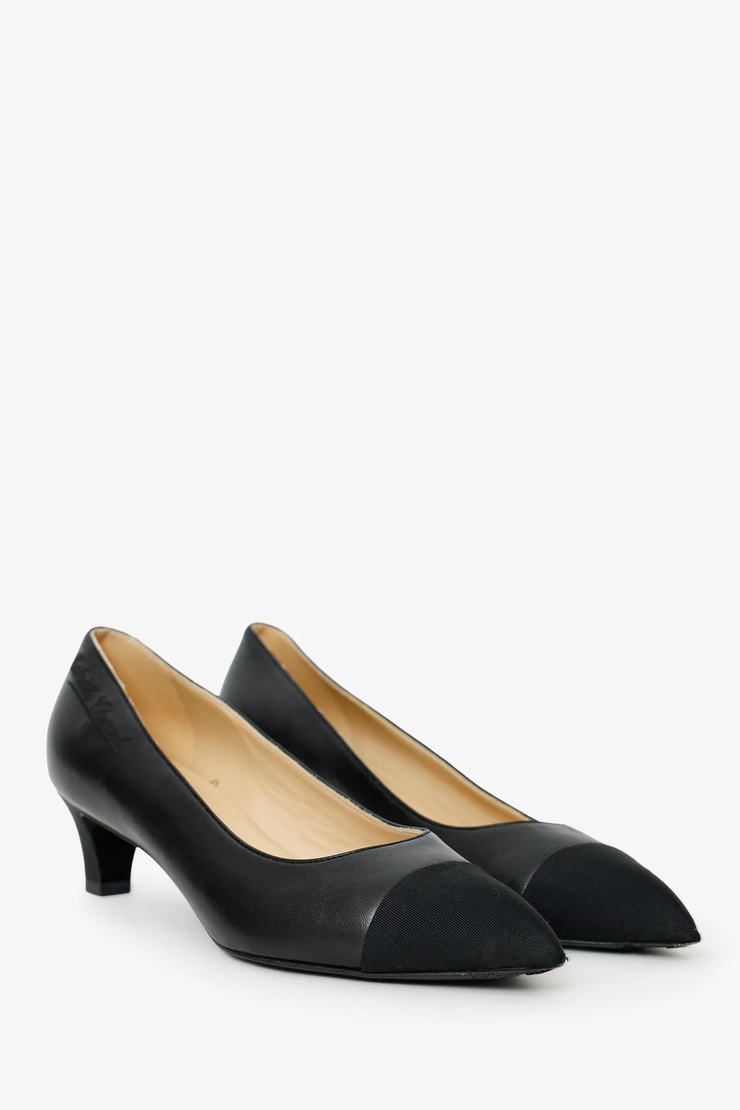 Pre-Loved Chanel™Black Lambskin Pointed Toe CC Gabrielle Ballerina Flats Size 36 - Image 2