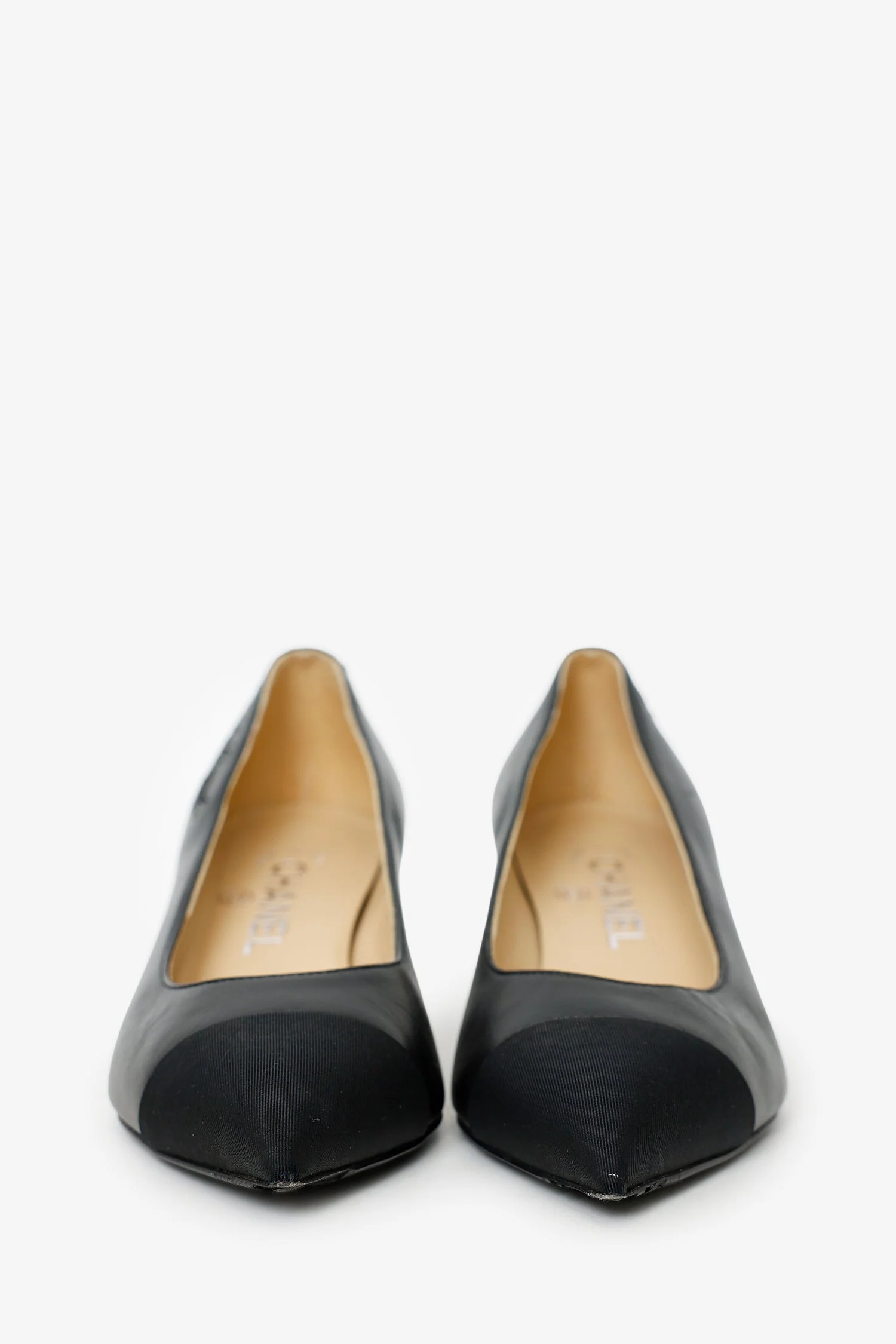Pre-Loved Chanel™Black Lambskin Pointed Toe CC Gabrielle Ballerina Flats Size 36 - Image 3