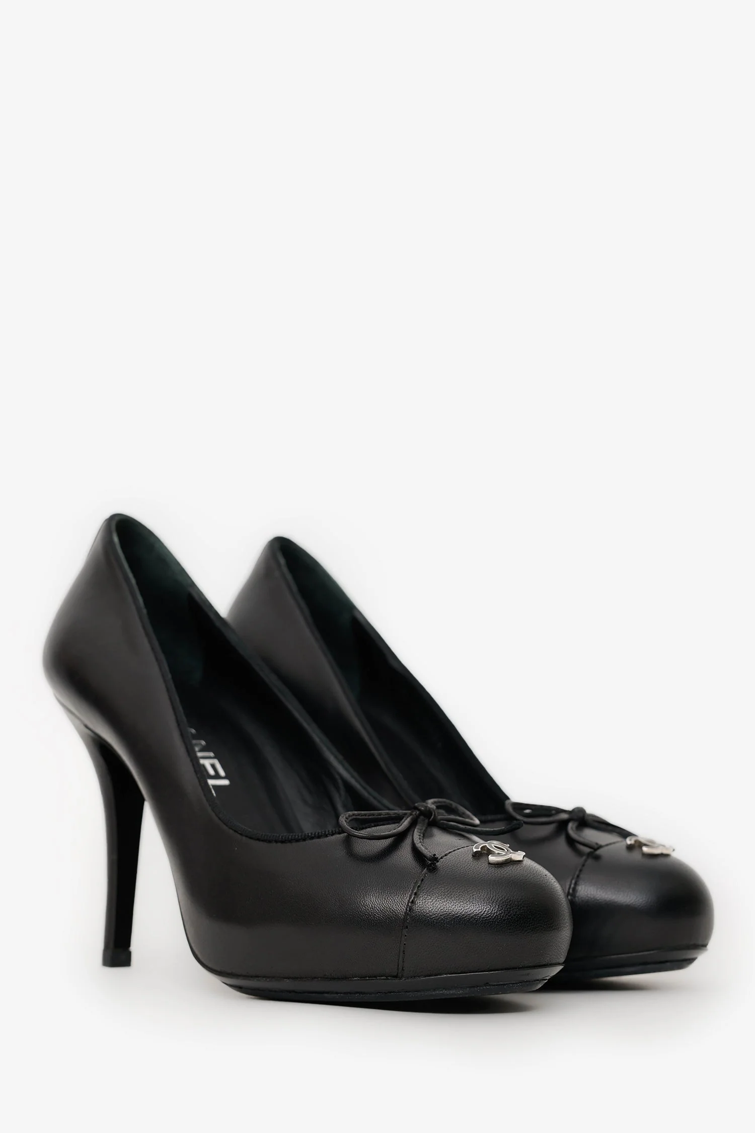 Pre-Loved Chanel™ Black Leather CC Cap Toe Platform Pumps Size 36.5 - Image 2