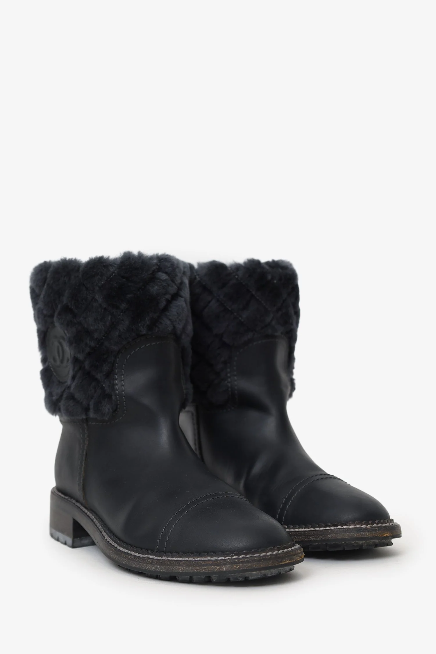 Pre-Loved Chanel™ Black Leather Fur CC Mark Boots Size 36 - Image 2