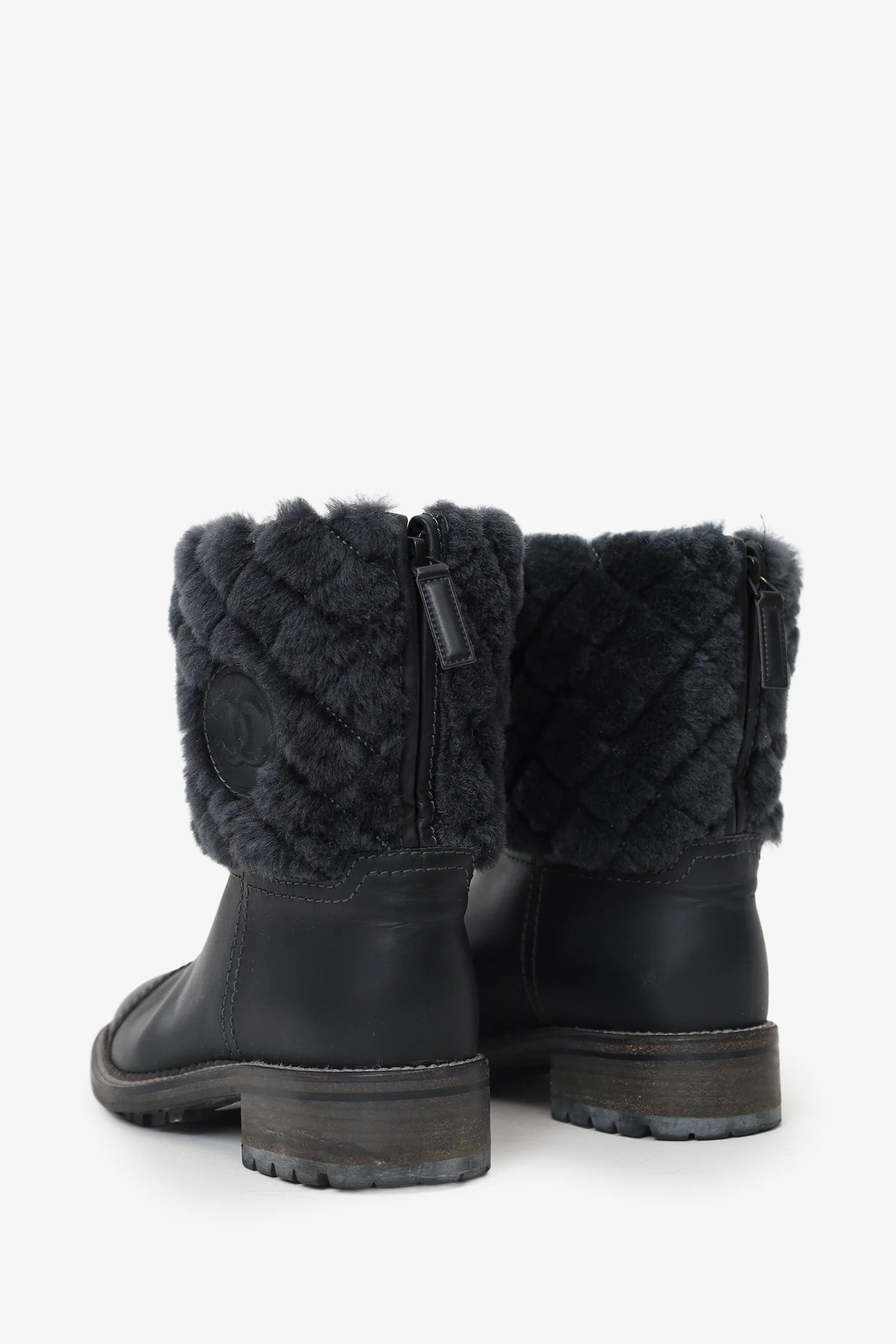 Pre-Loved Chanel™ Black Leather Fur CC Mark Boots Size 36 - Image 4