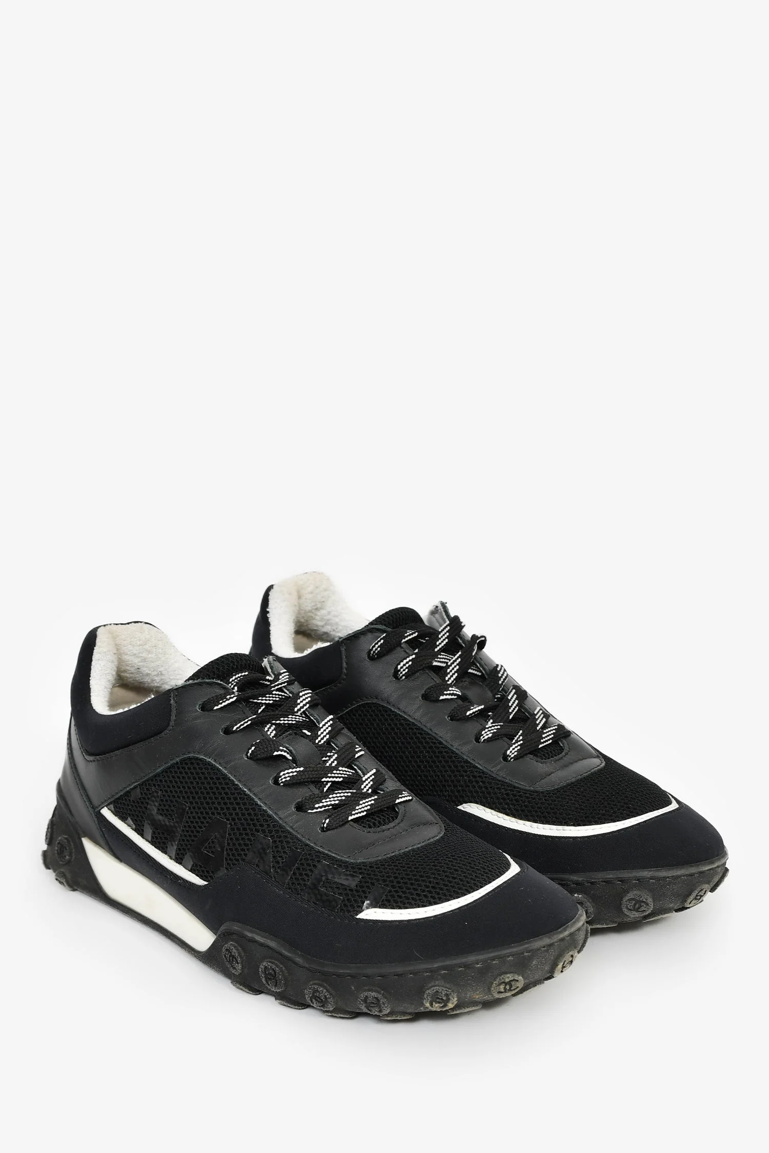 Pre-Loved Chanel™ Black Leather/Mesh Sneakers Size 36.5 - Image 2