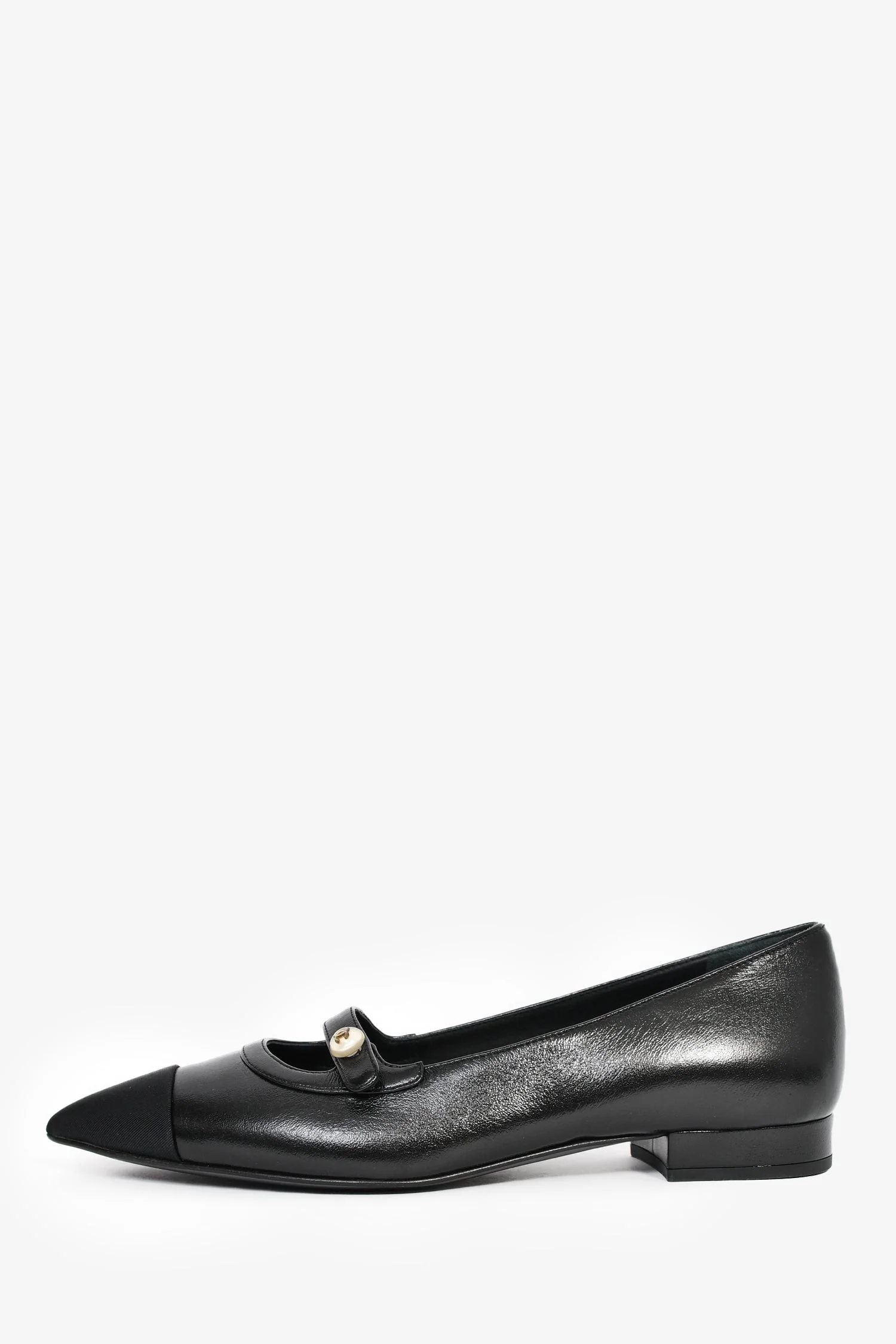 Pre-Loved Chanel™ Black Leather Pearl CC Pointy Mary Jane Flats Size 37.5 - Image 4