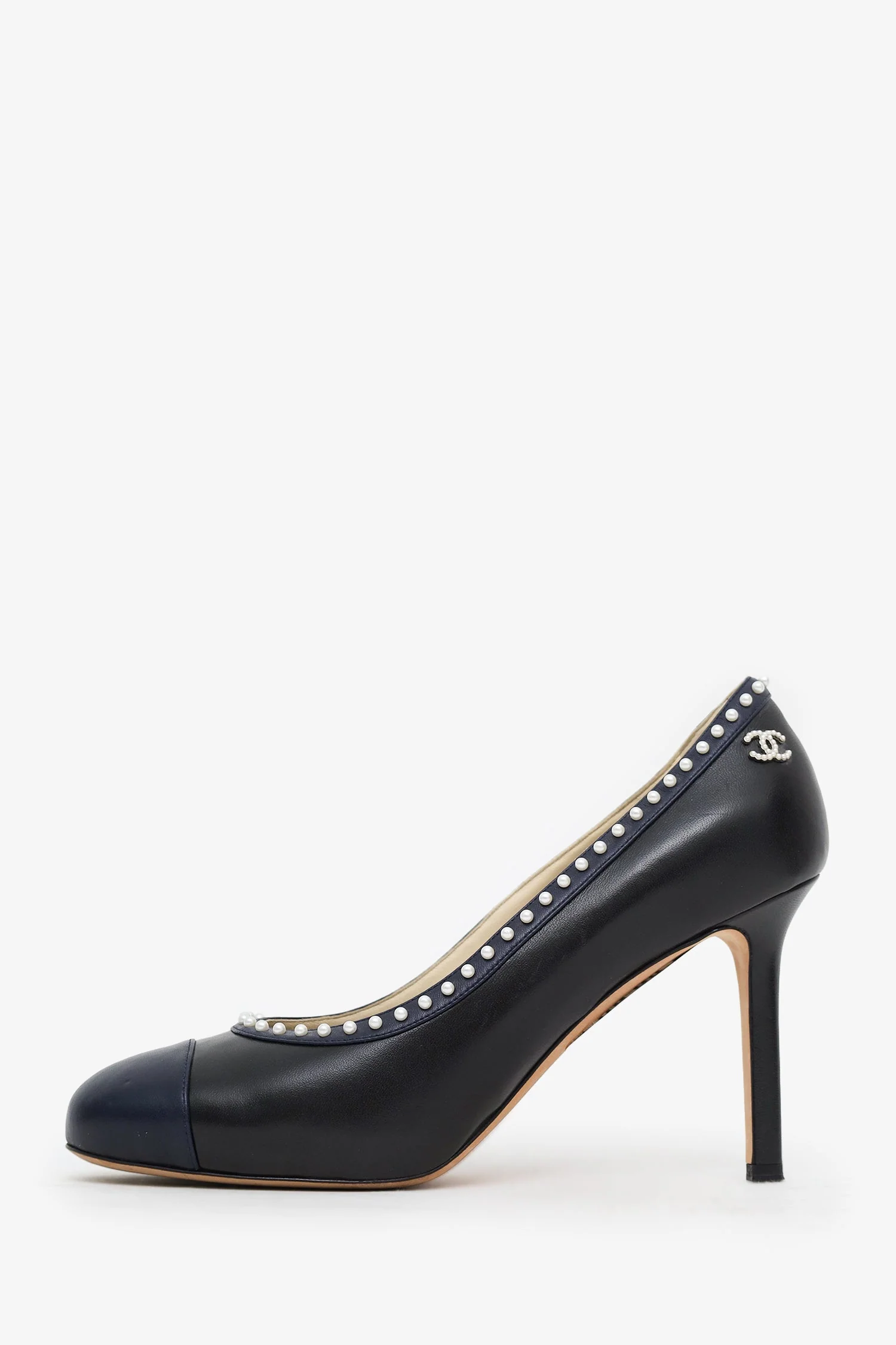 Pre-Loved Chanel™ Black/Navy Leather CC Pearl Around Embellished Pumps Size 40 - Image 4