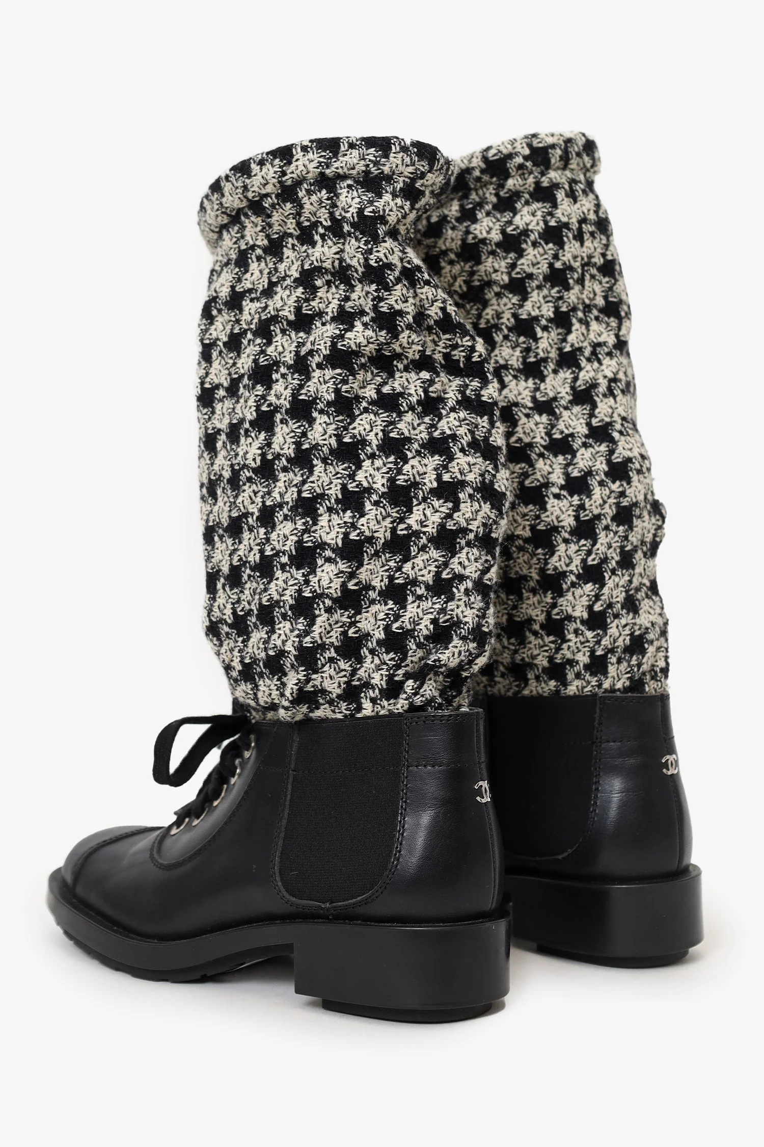 Pre-Loved Chanel™ Black/Off White Leather and Tweed Lace Up Chain Detail Boots Size 36 - Image 4