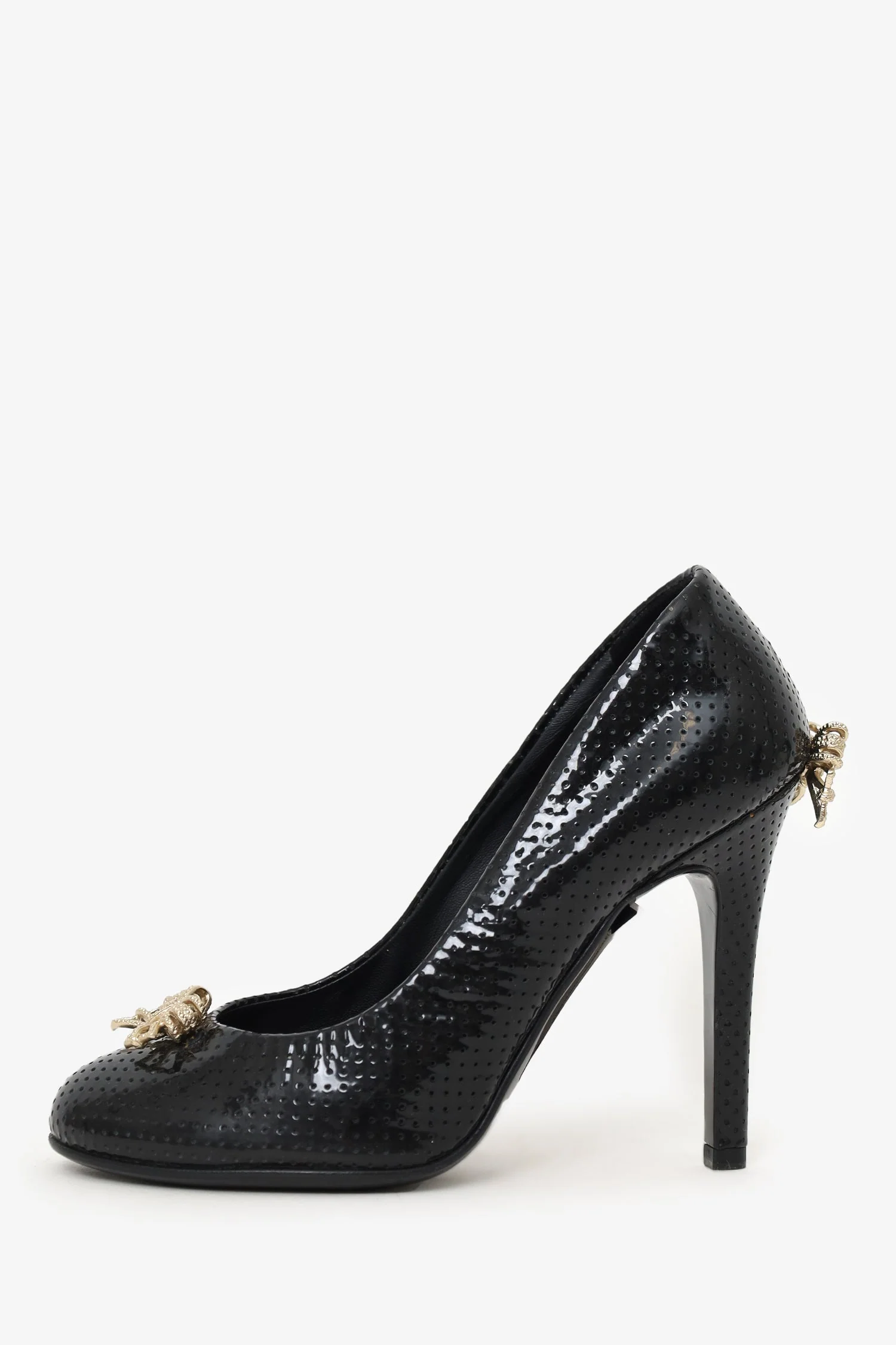 Pre-Loved Chanel™ Black Perforated Patent Leather Bow Pumps Size 36.5 - Image 4