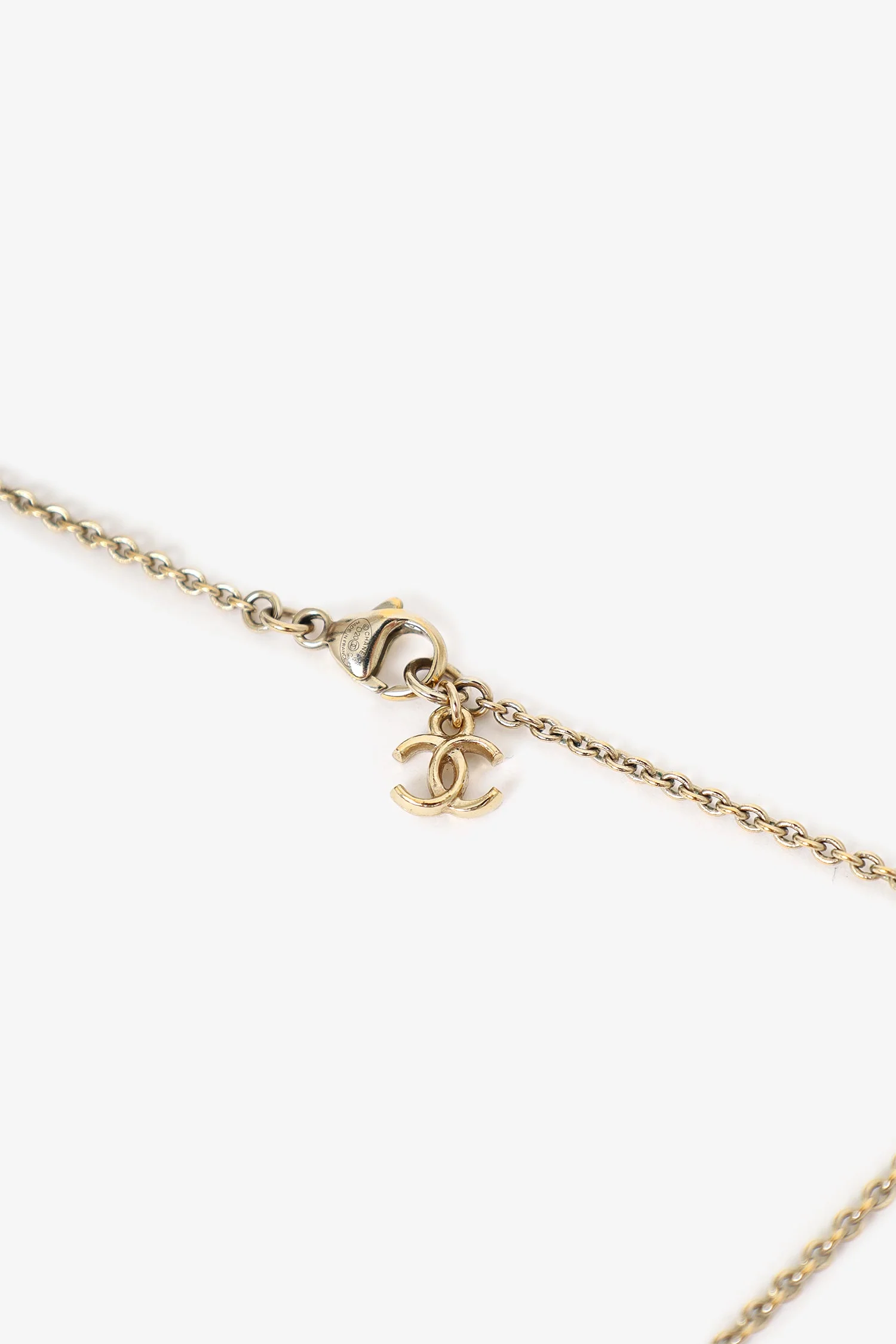 Pre-Loved Chanel™ Black Plastic Coco Chanel Pearl Tag Necklace - Image 5