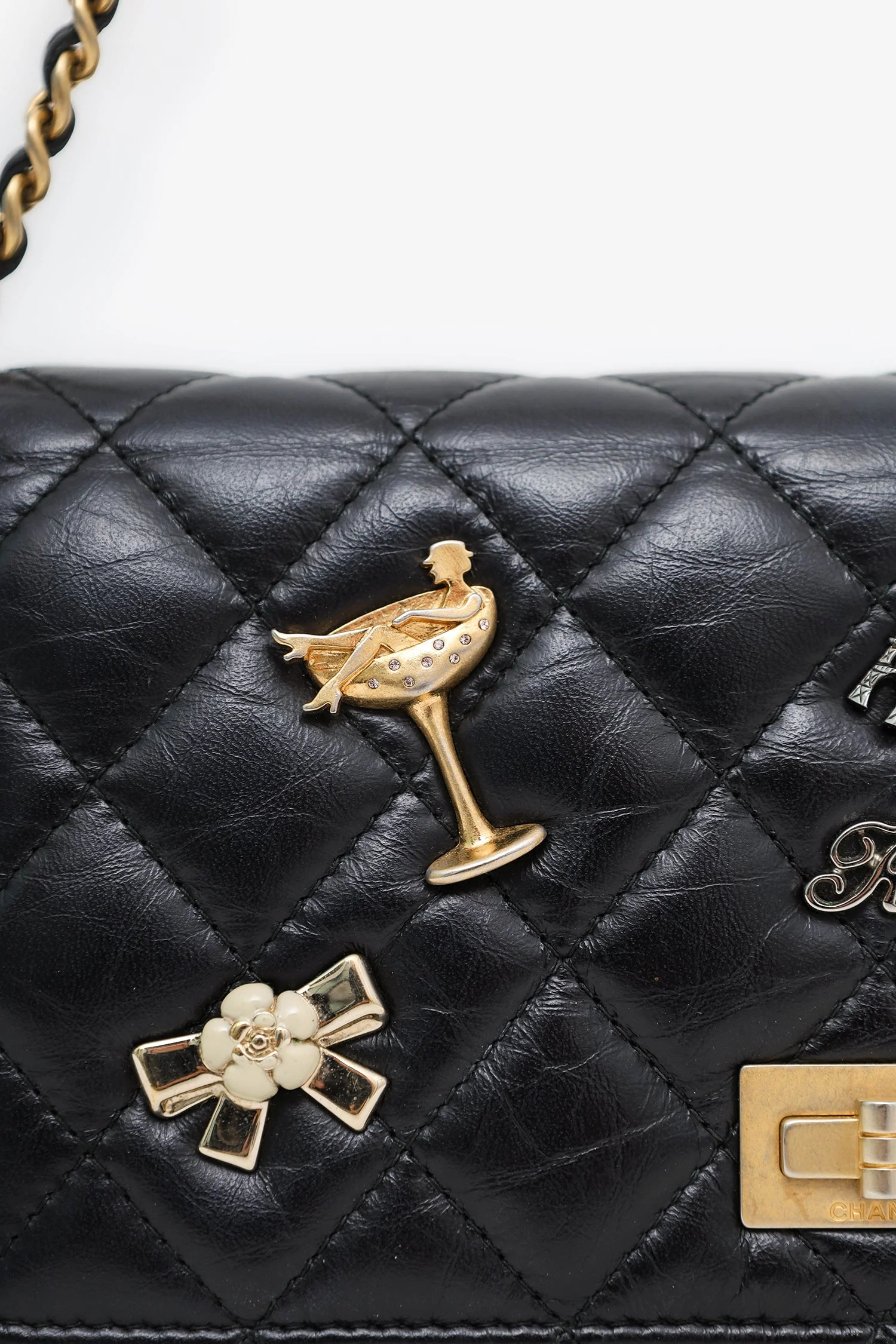 Pre-Loved Chanel™ Black Quilted Aged Calfskin Leather Lucky Charms 2.55 Reissue Wallet on Chain - Image 6