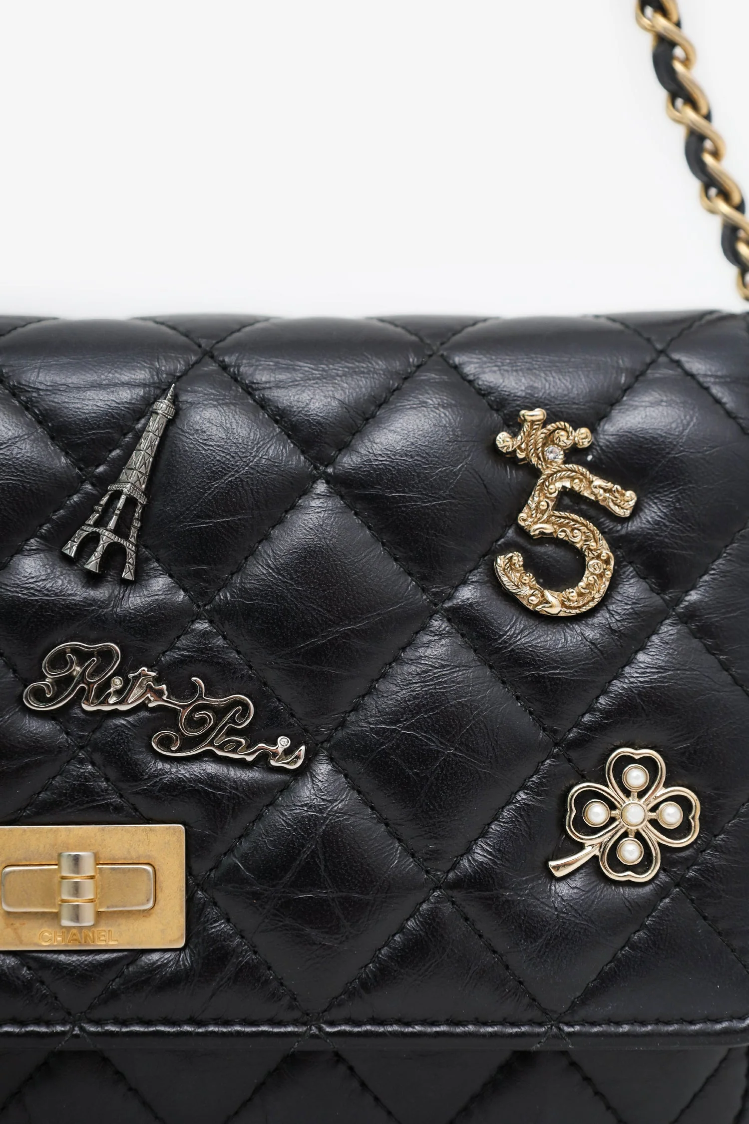 Pre-Loved Chanel™ Black Quilted Aged Calfskin Leather Lucky Charms 2.55 Reissue Wallet on Chain - Image 7