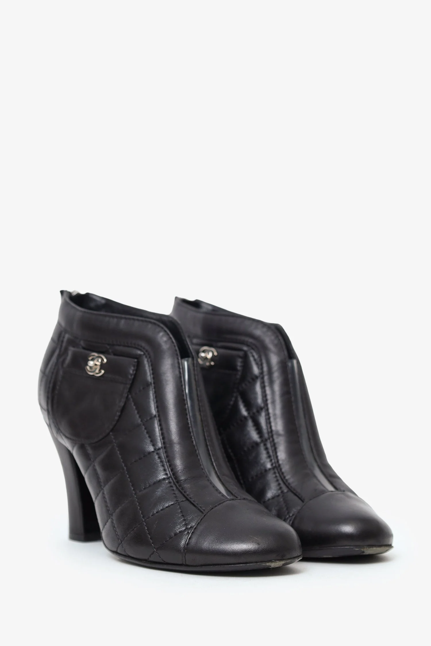 Pre-Loved Chanel™ Black Quilted Lambskin CC Turn Lock Ankle Boots Size 37.5 - Image 2