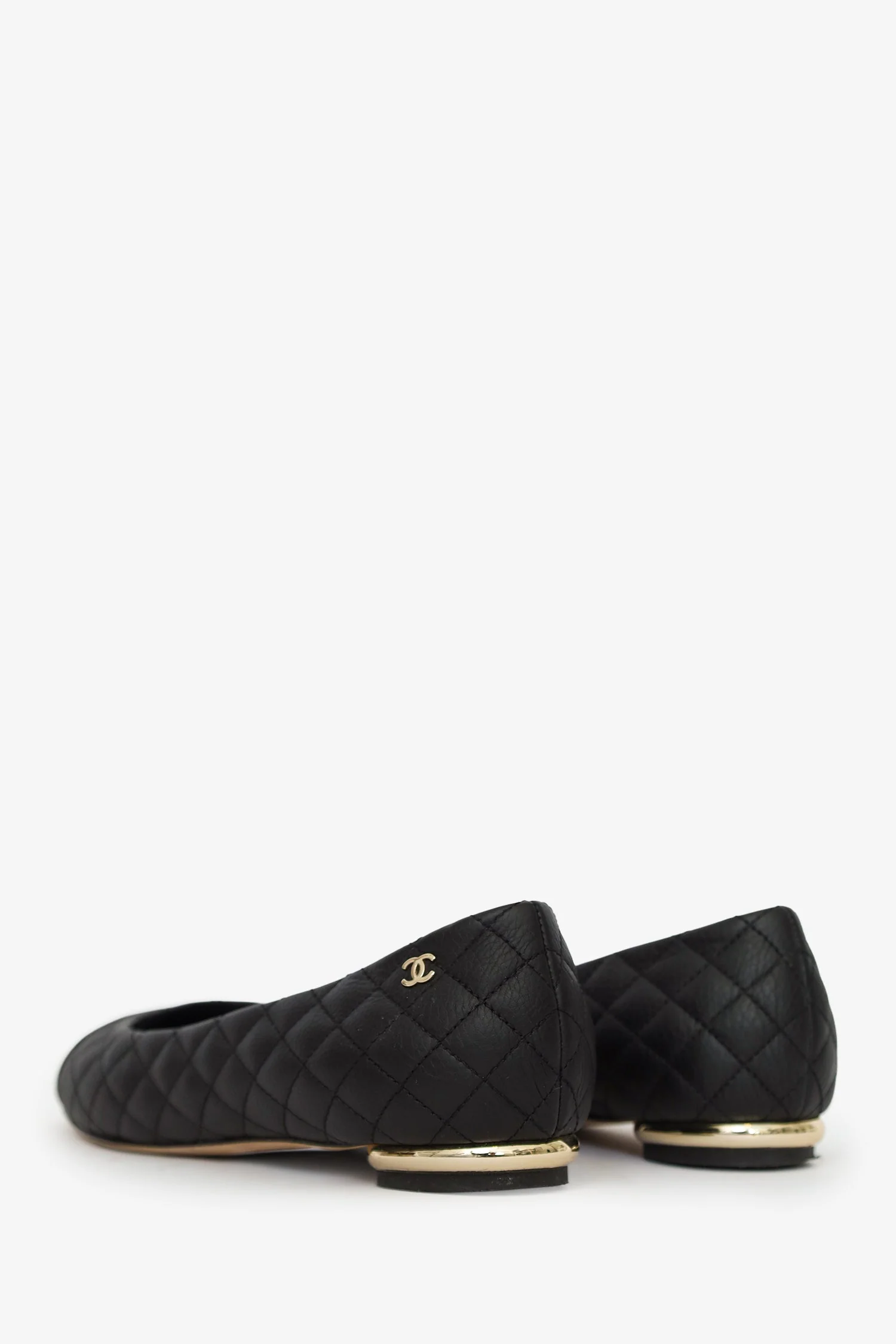 Pre-Loved Chanel™ Black Quilted Leather CC Cap Toe Ballet Flats Size 38 - Image 4