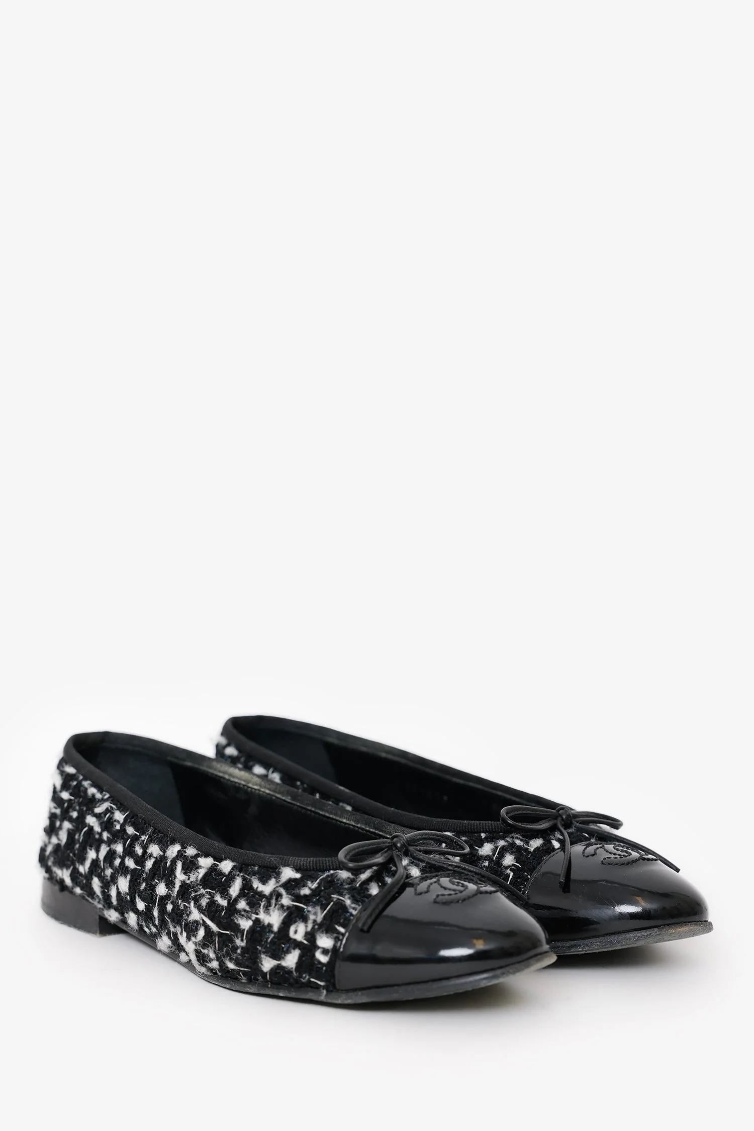 Pre-Loved Chanel™ Black Tweed CC Cap Toe Ballet Flats Size 37 - Image 2