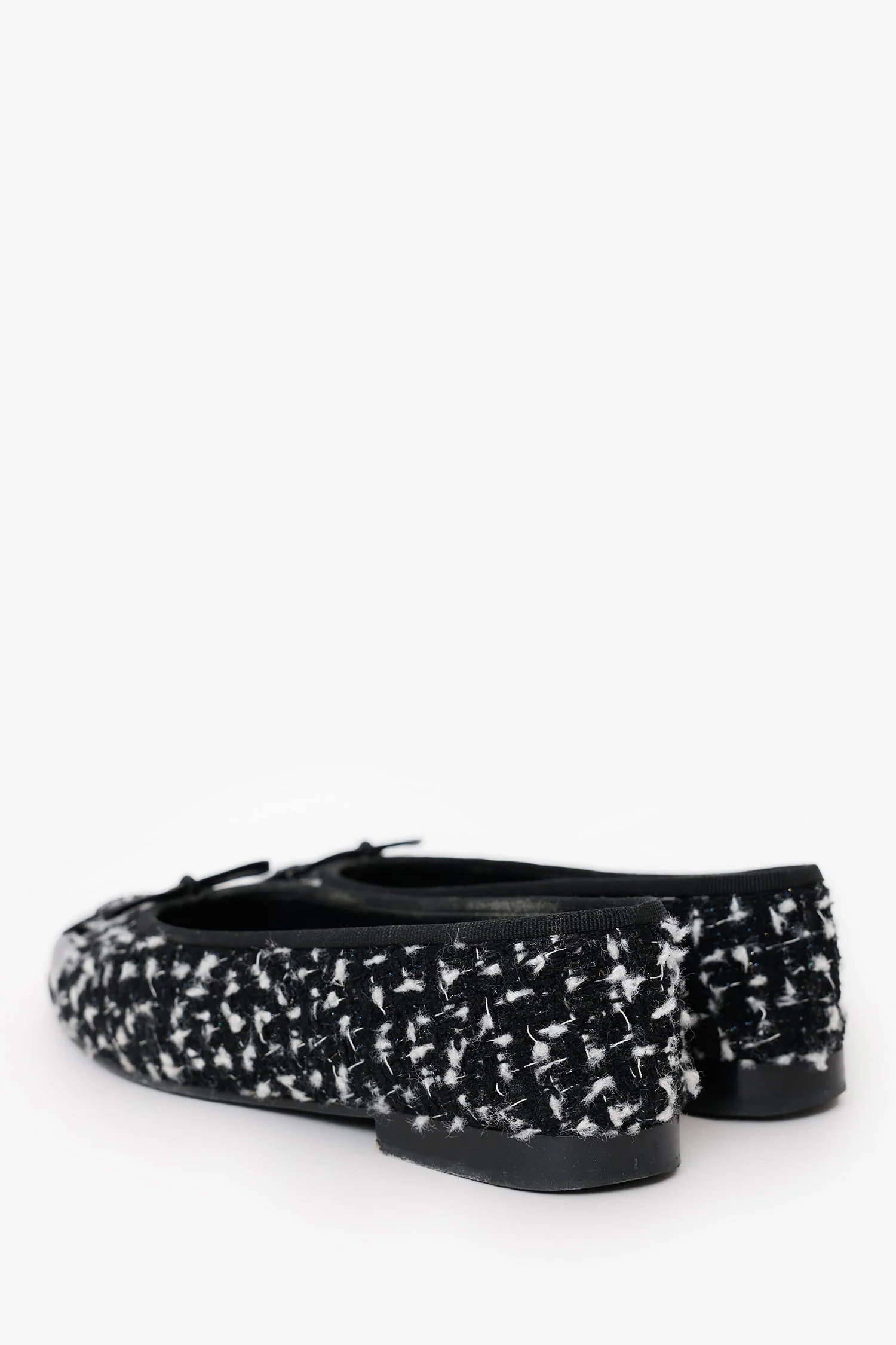 Pre-Loved Chanel™ Black Tweed CC Cap Toe Ballet Flats Size 37 - Image 4