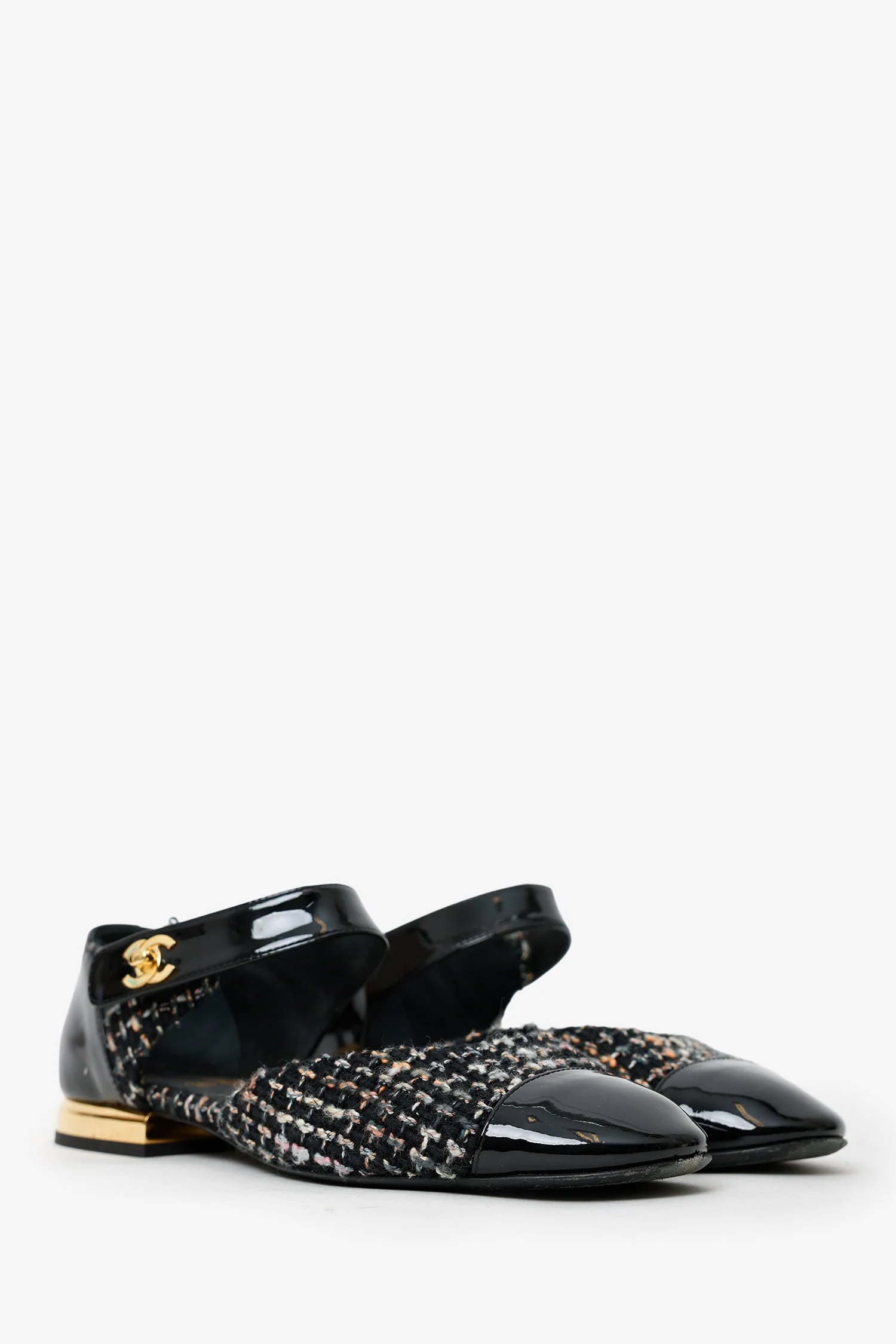 Pre-Loved Chanel™ Black Tweed CC Turn lock Mary Jane Ballet Flats Size 36 - Image 2