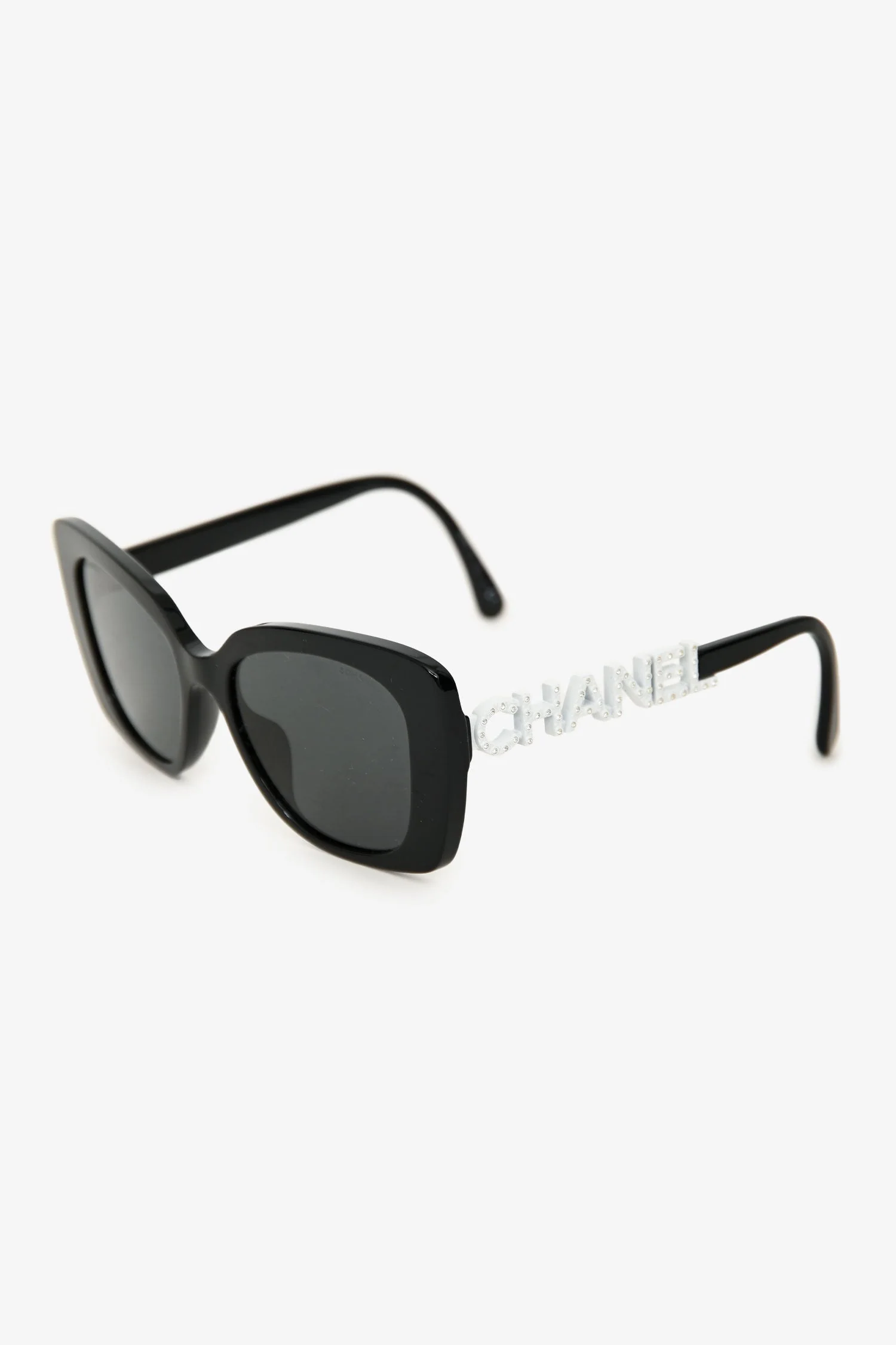 Pre-Loved Chanel™ Black White Crystal Embellished Logo Handle Sunglasses - Image 2