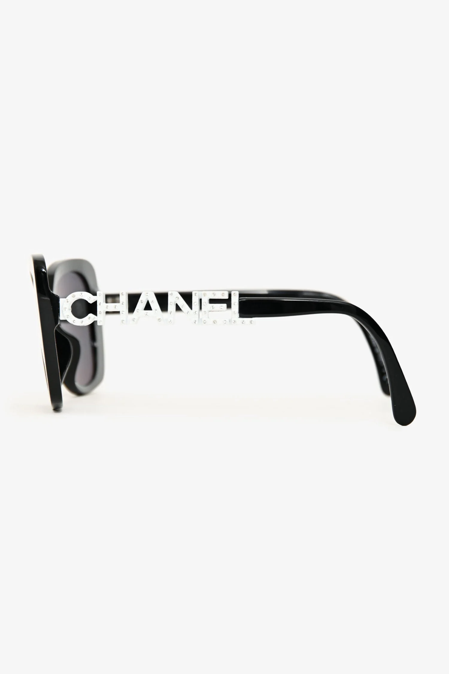 Pre-Loved Chanel™ Black White Crystal Embellished Logo Handle Sunglasses - Image 3
