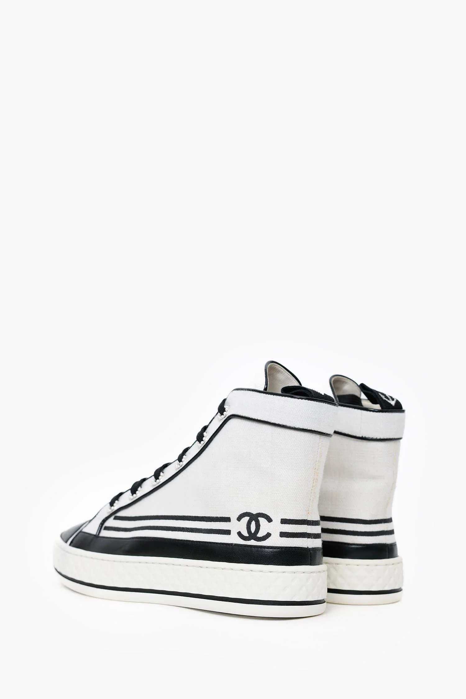 Pre-Loved Chanel™ Black/White High Top Sneakers Size 35.5 - Image 4