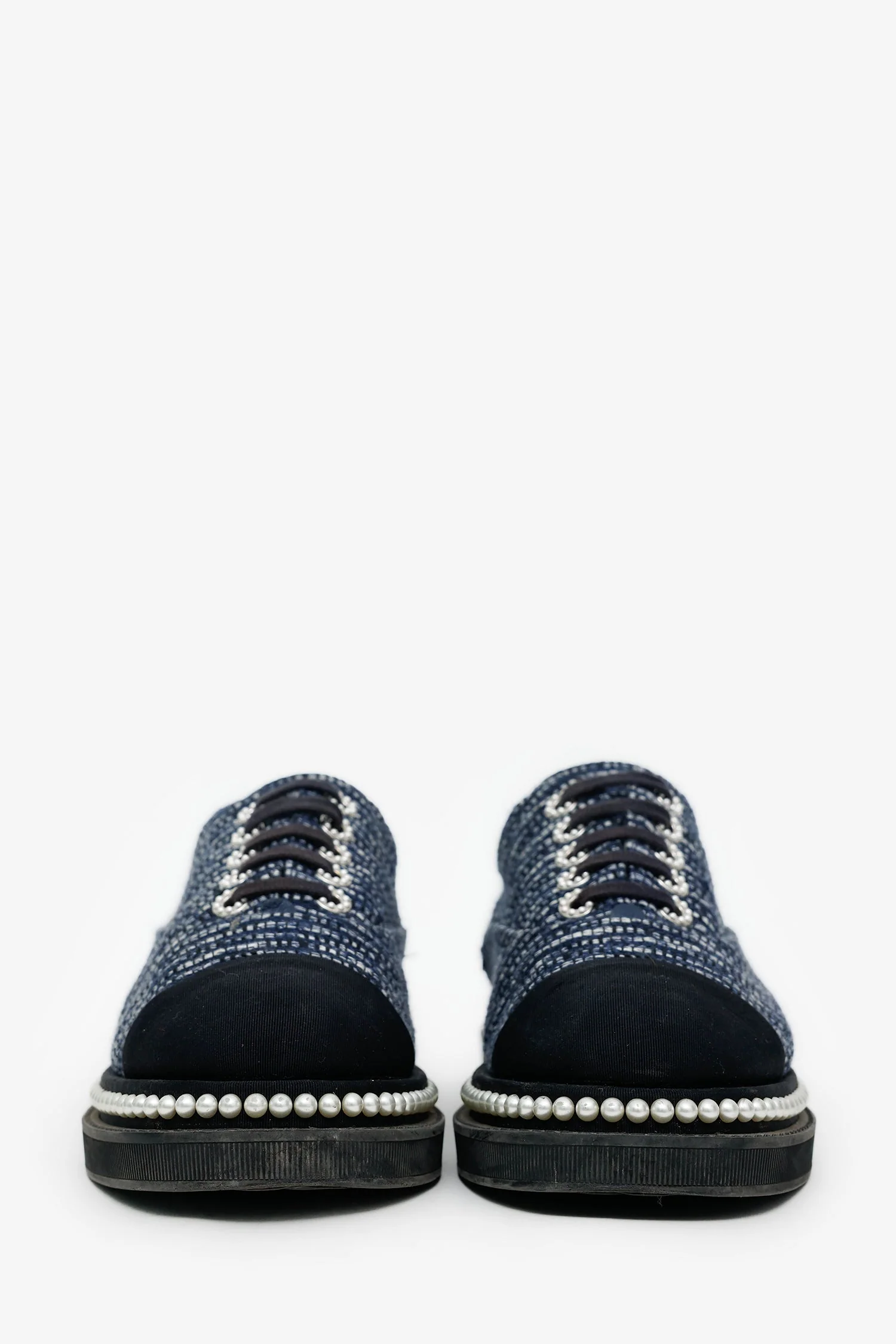 Pre-Loved Chanel Blue Tweed Cap-Toe Pearl Detail Oxford Shoes Size 39.5 - Image 3
