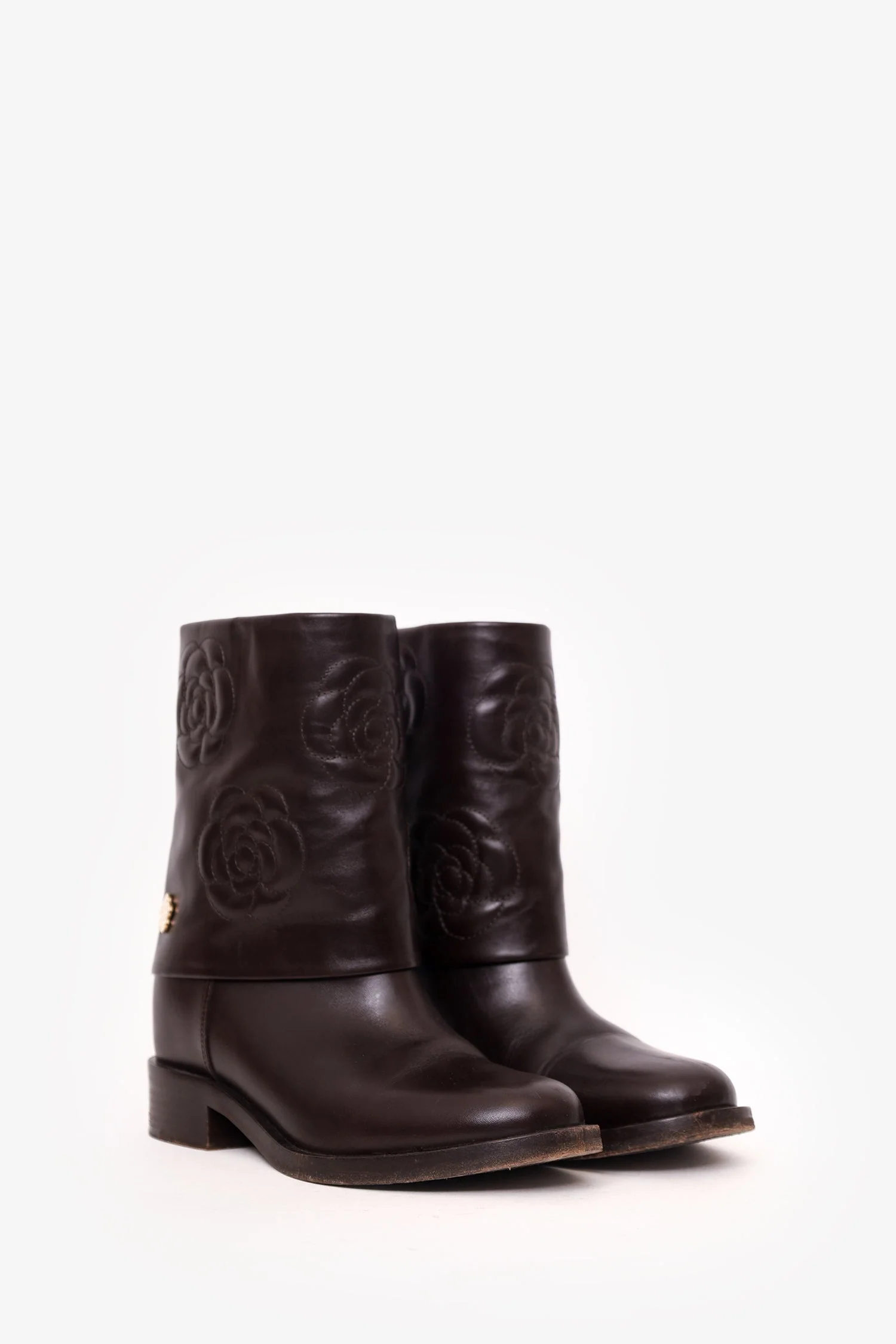 Pre-Loved Chanel™  Brown Leather Camellia Ankle Boots Size 39 - Image 2