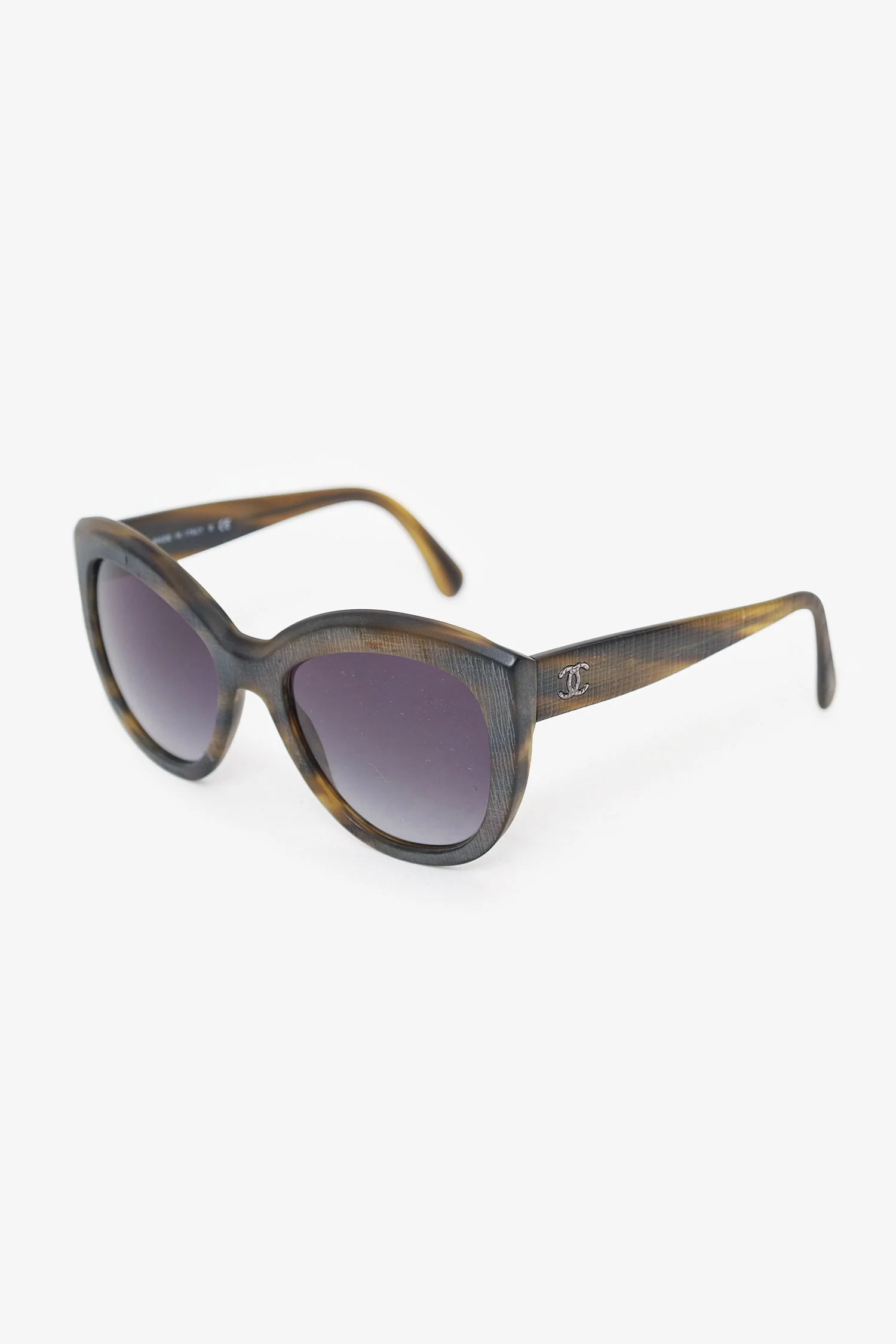 Pre-Loved Chanel™ Brown Striped Frame Cat Eye Sunglasses - Image 2