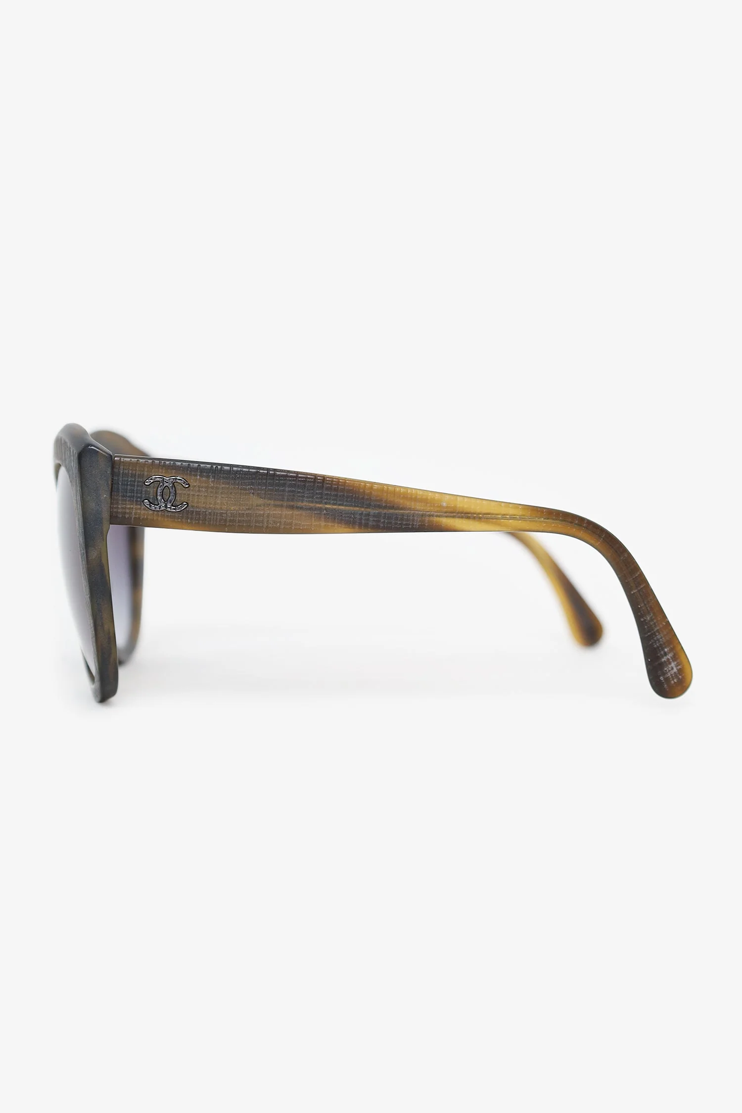 Pre-Loved Chanel™ Brown Striped Frame Cat Eye Sunglasses - Image 3