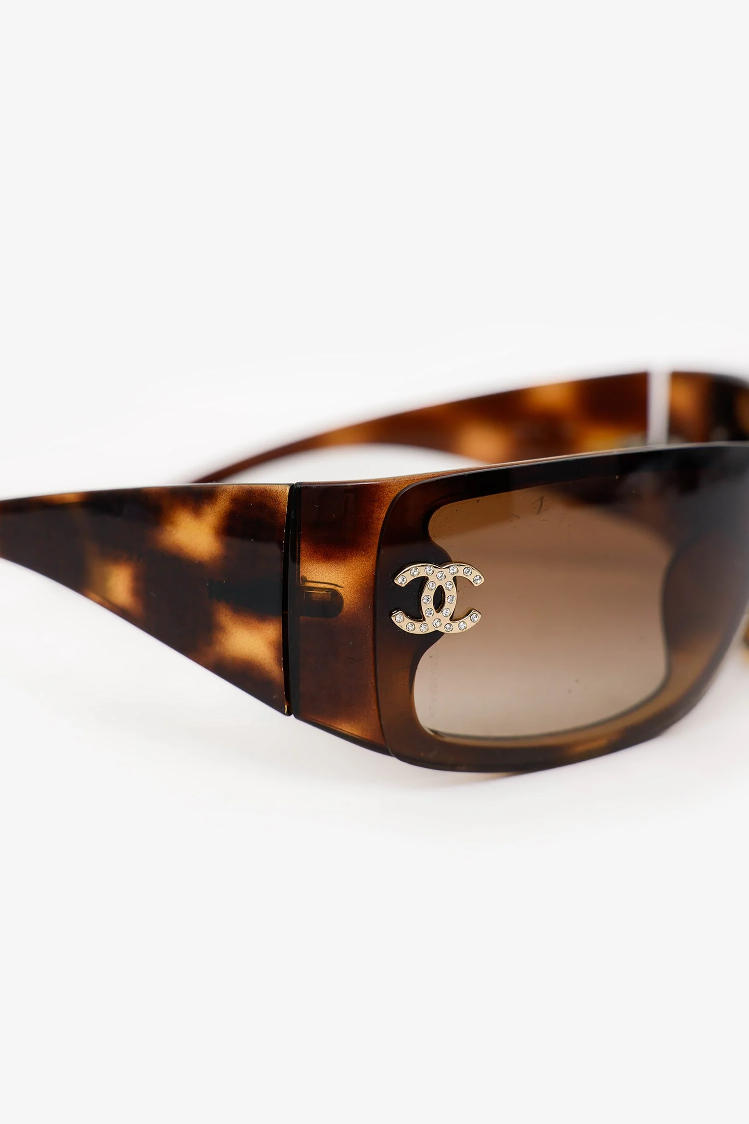 Chanel™ Brown Tortoiseshell Rhinestone CC Shield Sunglasses (Pre-Loved) - Image 4