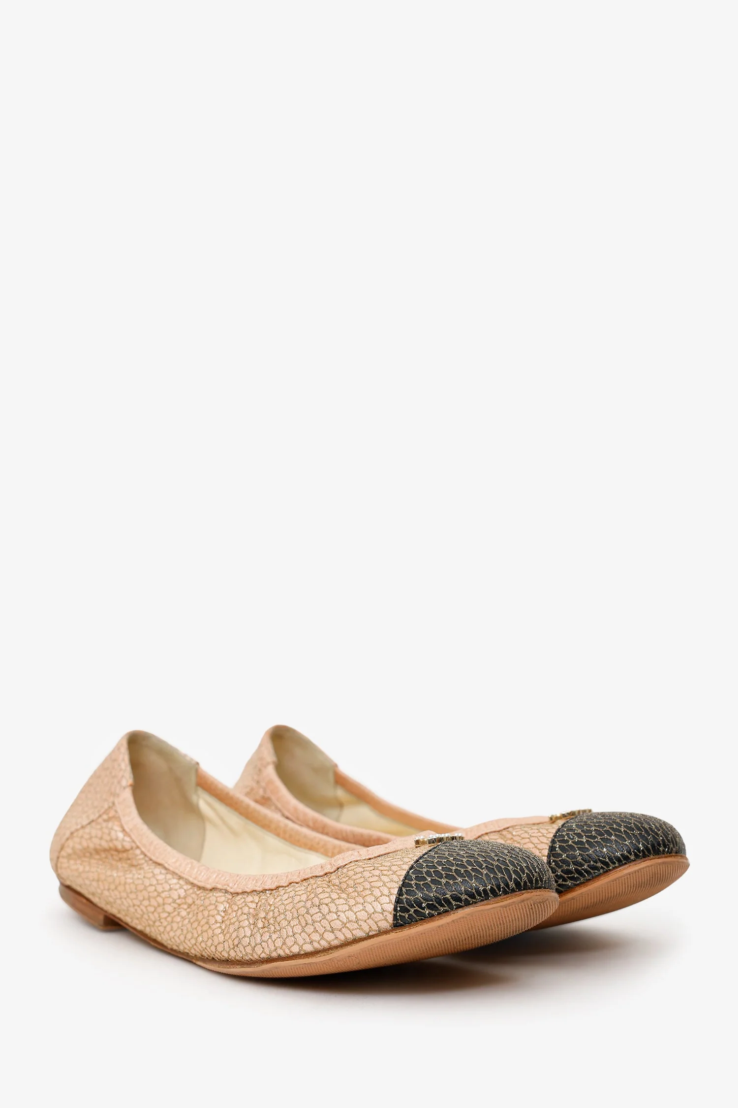 Pre-Loved Chanel™ CC Two Tone Metallic Mesh CC Ballerina Flats Size 37.5 - Image 2