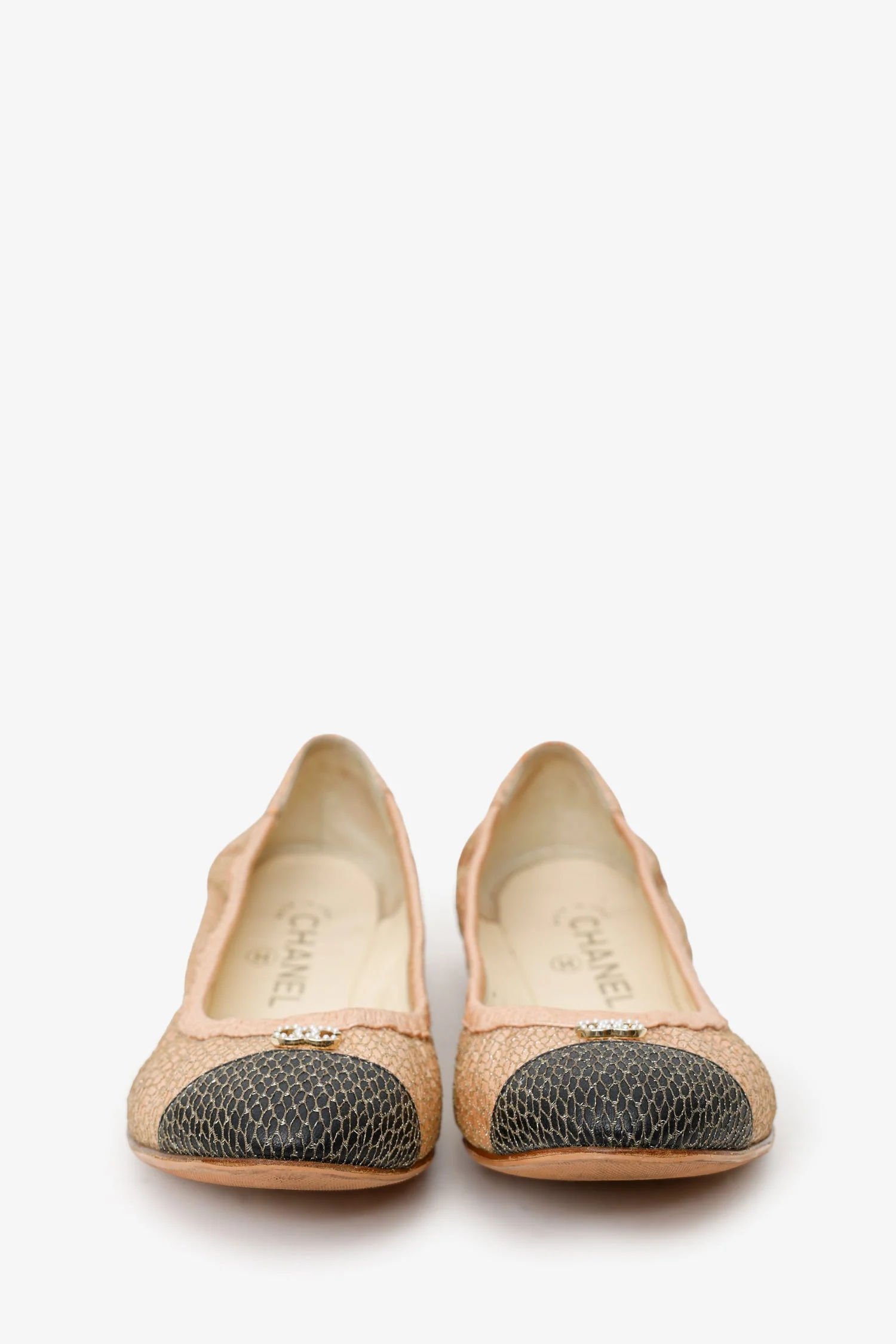 Pre-Loved Chanel™ CC Two Tone Metallic Mesh CC Ballerina Flats Size 37.5 - Image 3
