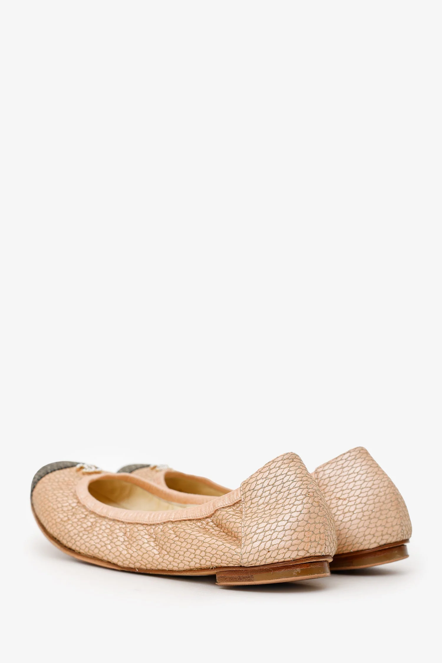 Pre-Loved Chanel™ CC Two Tone Metallic Mesh CC Ballerina Flats Size 37.5 - Image 4