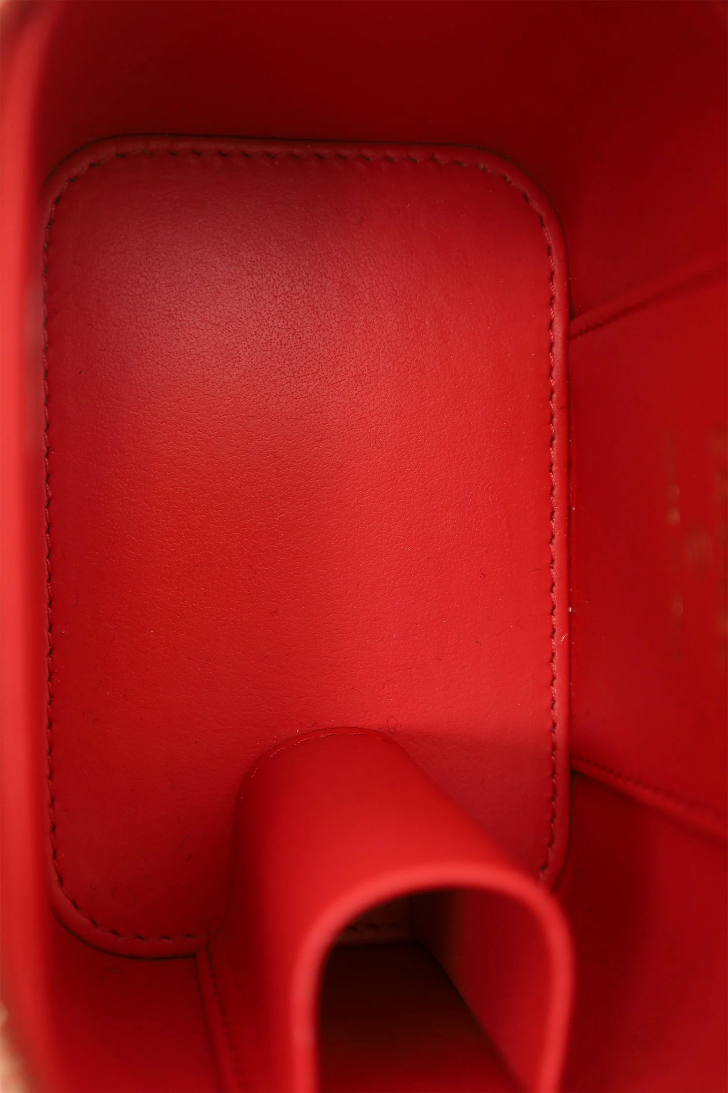 Pre-Loved Chanel™ Coral Classic Caviar Leather Vanity Bag With Chain - Image 8