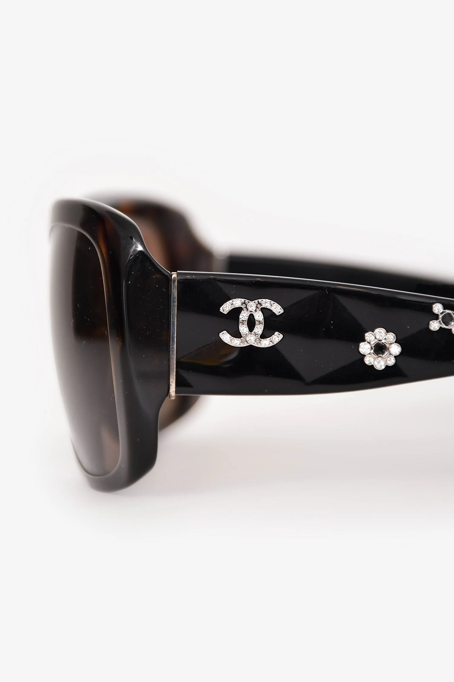 Pre-Loved Chanel™ Dark Brown Tortoise Crystal Embellished CC Sunglasses - Image 4